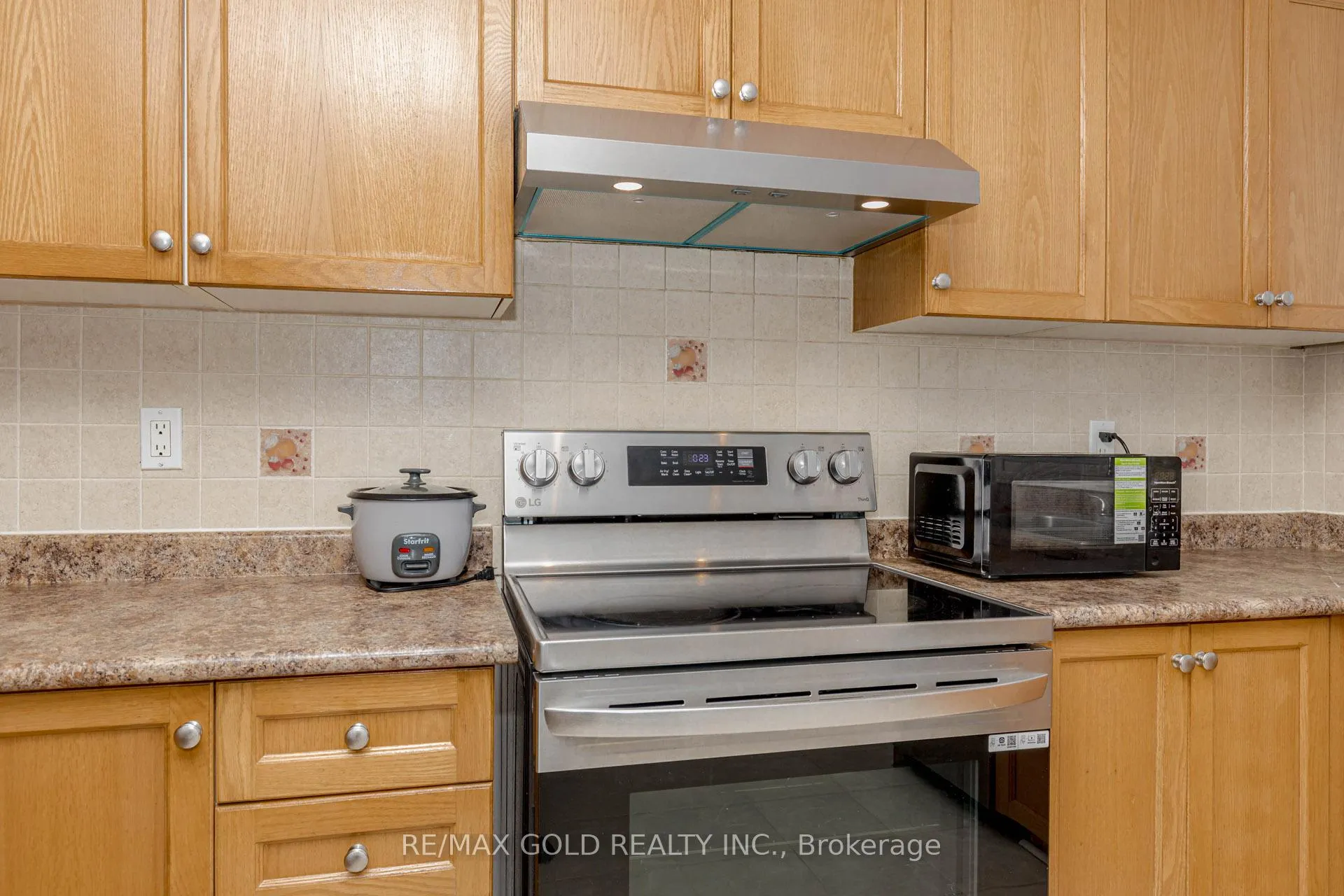Photo 26 of 83 Spadina Road, Brampton, Brampton West — HOMEH
