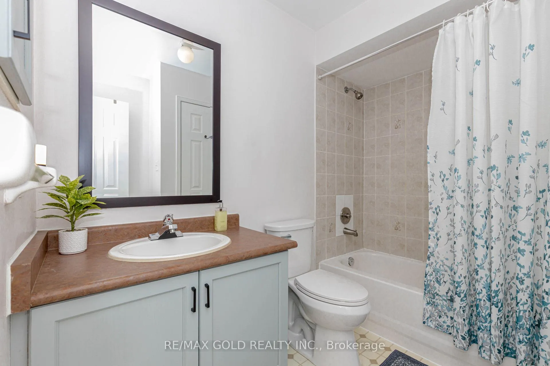 Photo 38 of 83 Spadina Road, Brampton, Brampton West — HOMEH