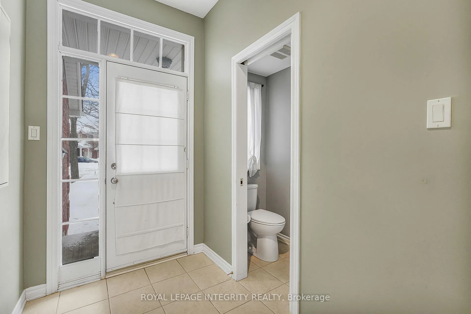 Photo 2 of 1033 Markwick Crescent, Ottawa, Notting Hill/Summerside — HOMEH