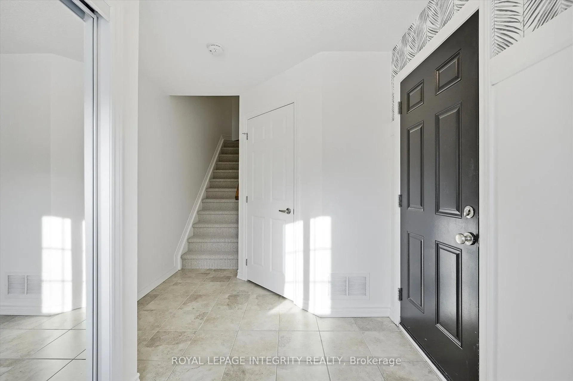 Photo 4 of 67 Luminescence Way, Ottawa, Notting Hill/Summerside — HOMEH