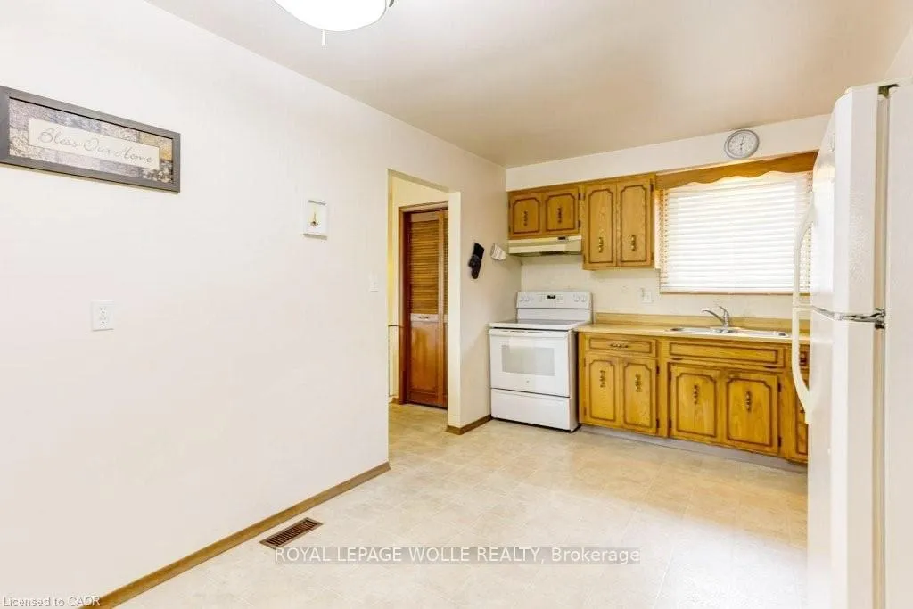 Photo 8 of 582 Skylark Road, Waterloo — HOMEH