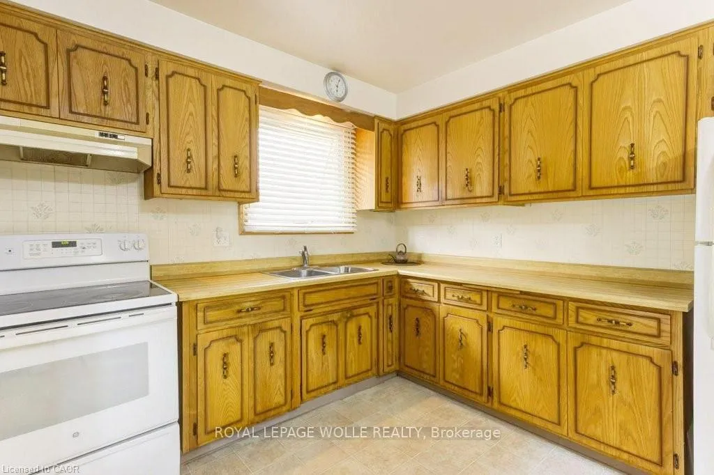 Photo 10 of 582 Skylark Road, Waterloo — HOMEH