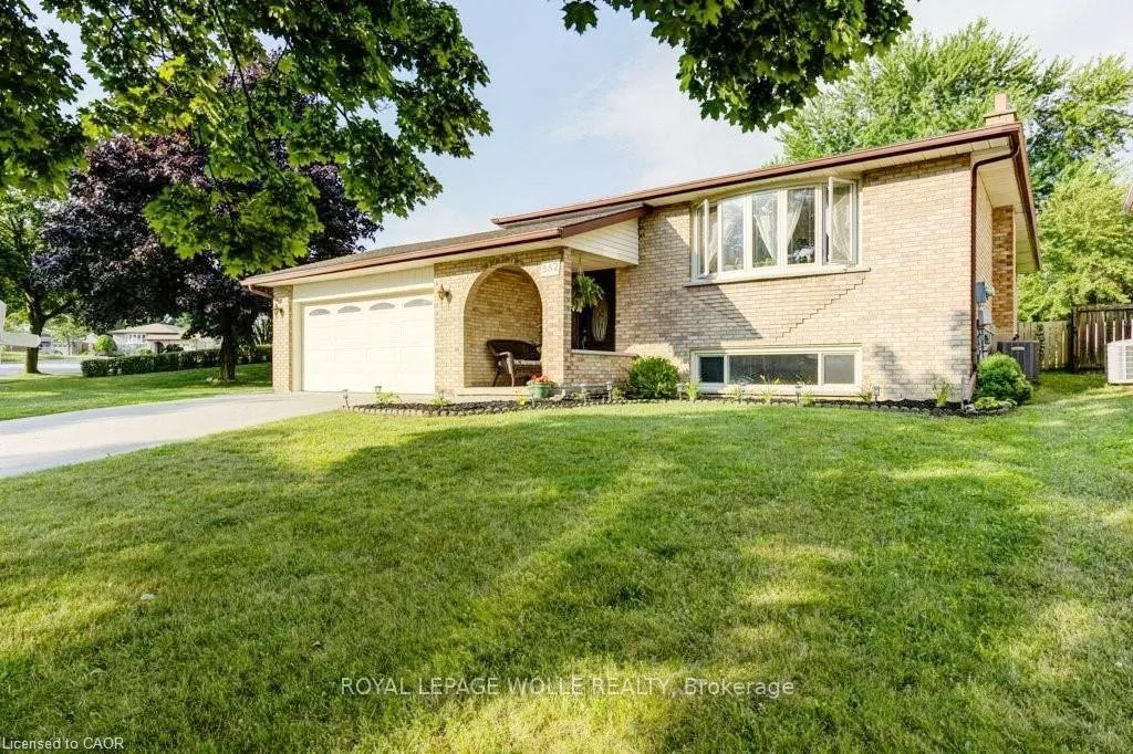Photo 30 of 582 Skylark Road, Waterloo — HOMEH