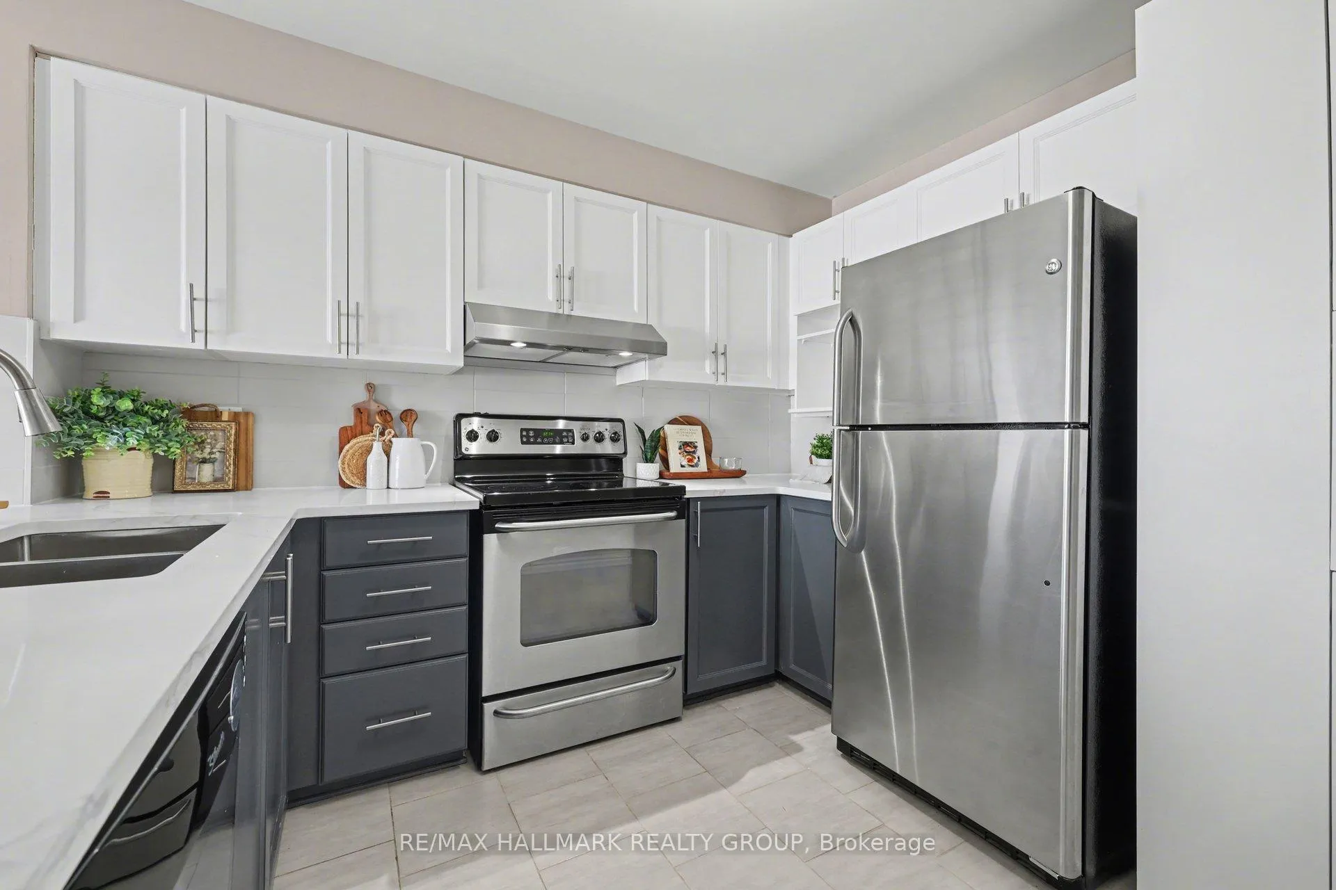 Photo 4 of 275 Aquaview Drive, Ottawa, Avalon East — HOMEH