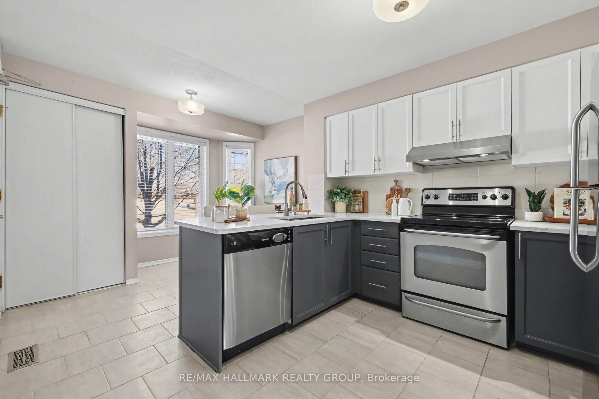 Photo 5 of 275 Aquaview Drive, Ottawa, Avalon East — HOMEH