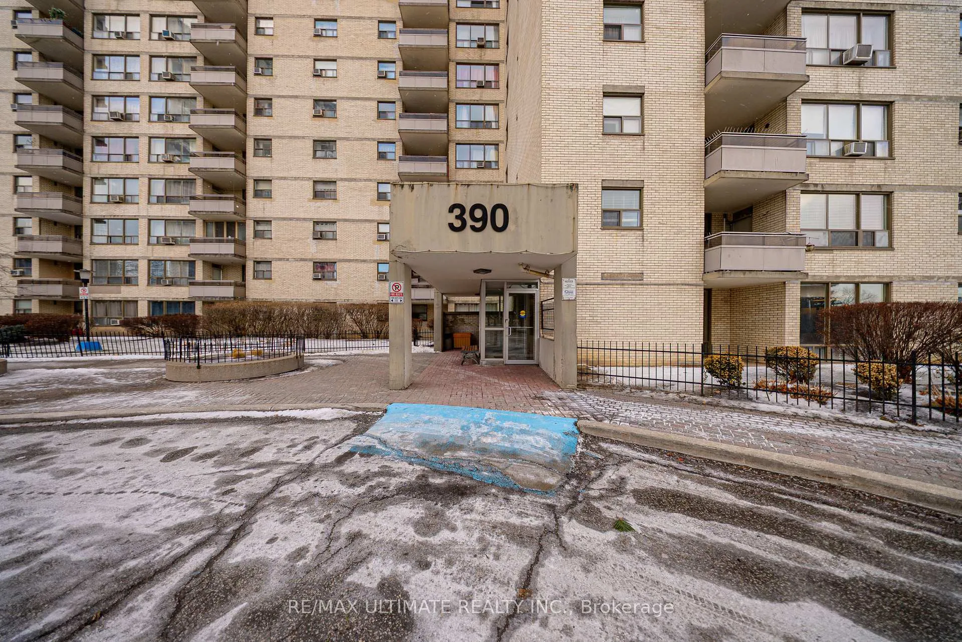 Photo 2 of Unit 909, 390 Dixon Road, Etobicoke, Kingsview Village-The Westway — HOMEH