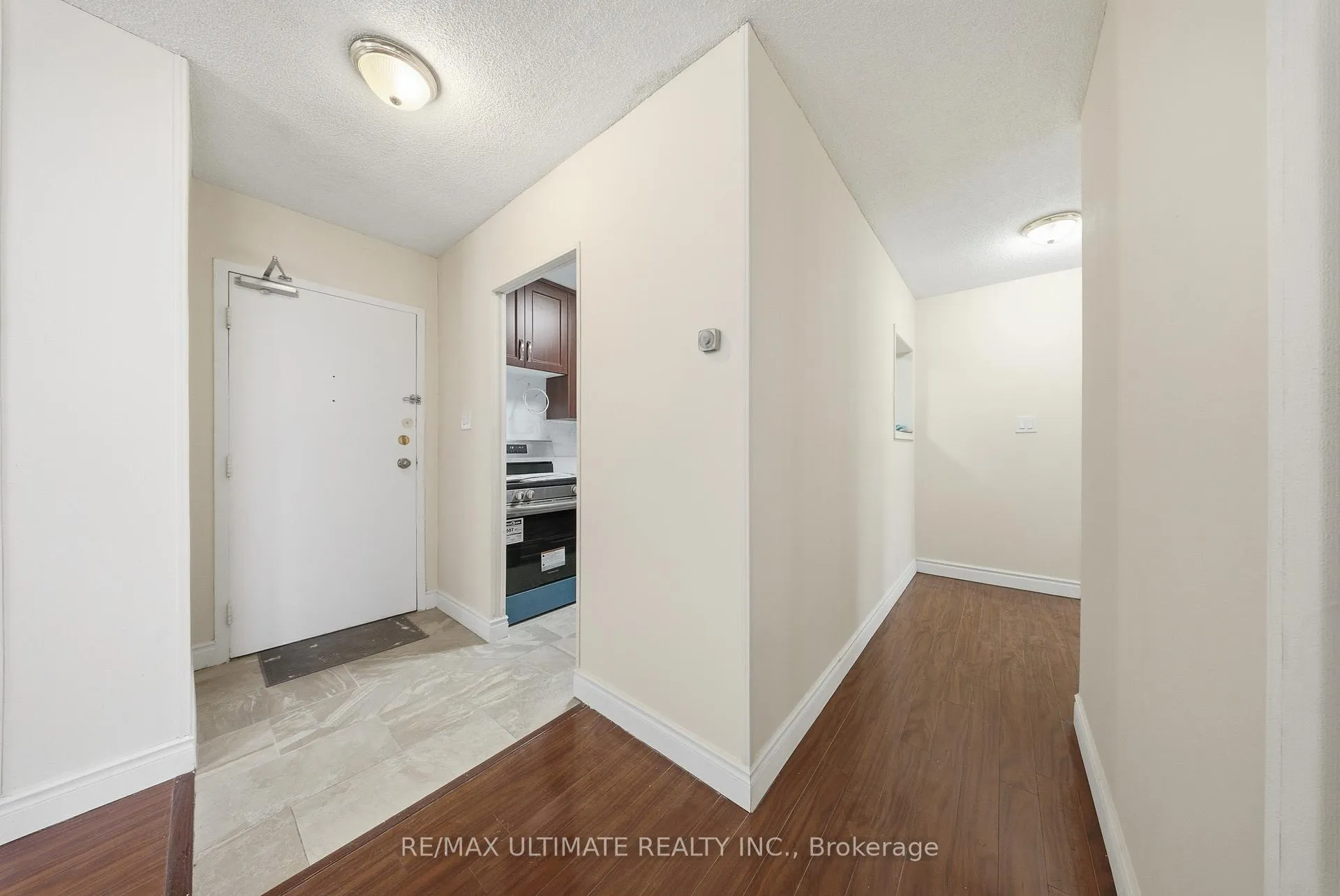 Photo 5 of Unit 909, 390 Dixon Road, Etobicoke, Kingsview Village-The Westway — HOMEH