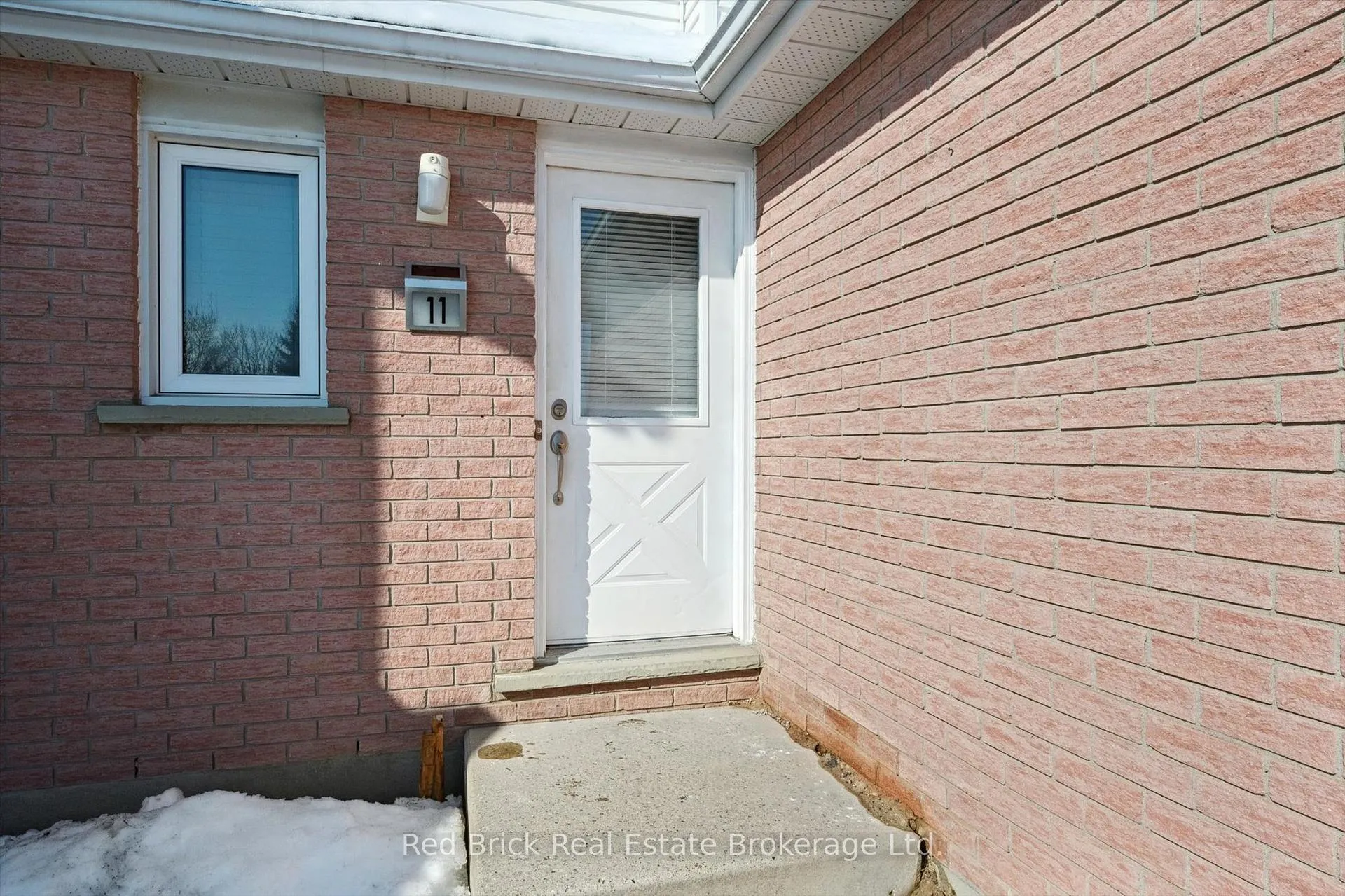 Photo 2 of 11 Moss Place, Guelph, Kortright West — HOMEH