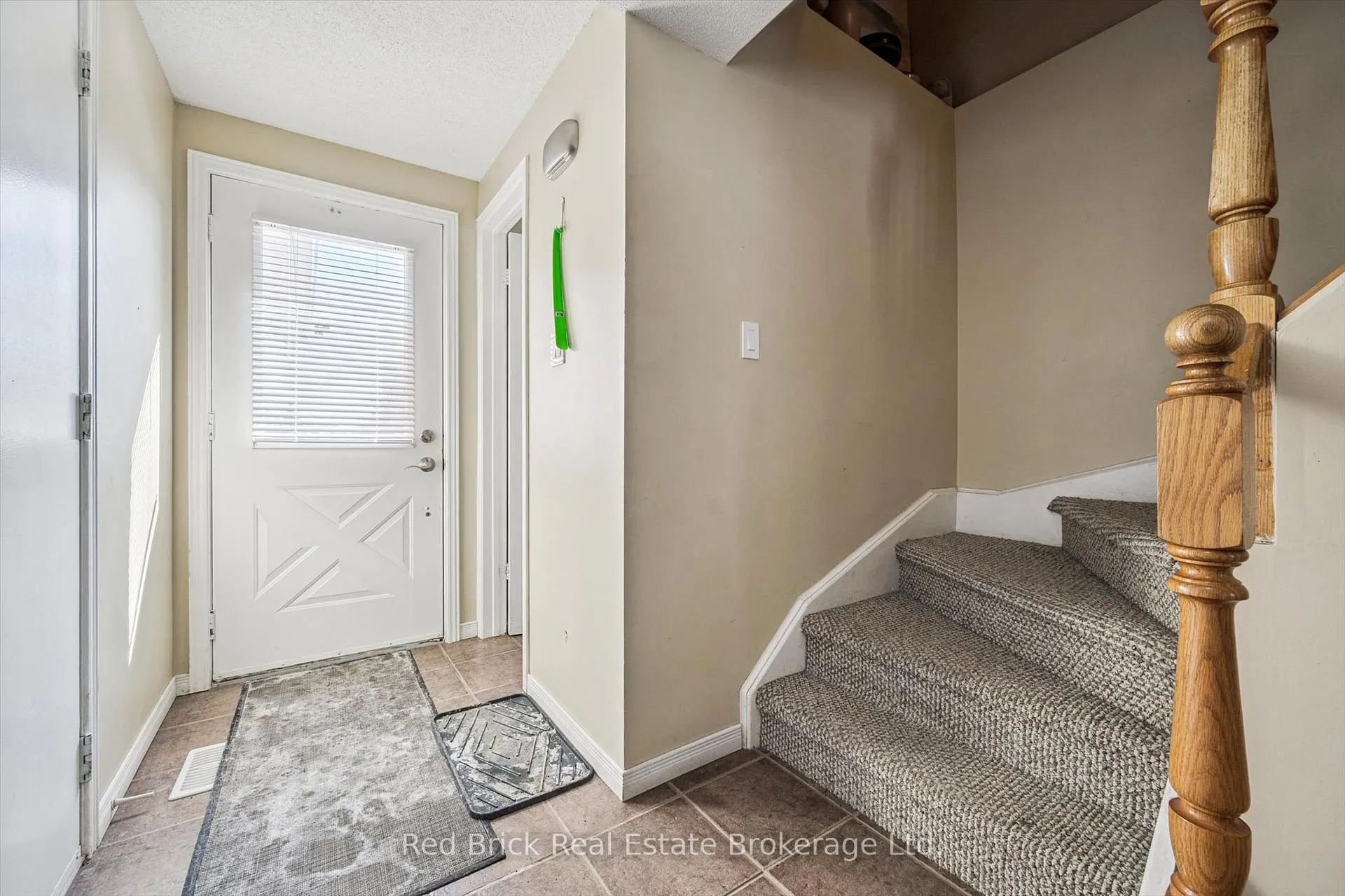 Photo 3 of 11 Moss Place, Guelph, Kortright West — HOMEH