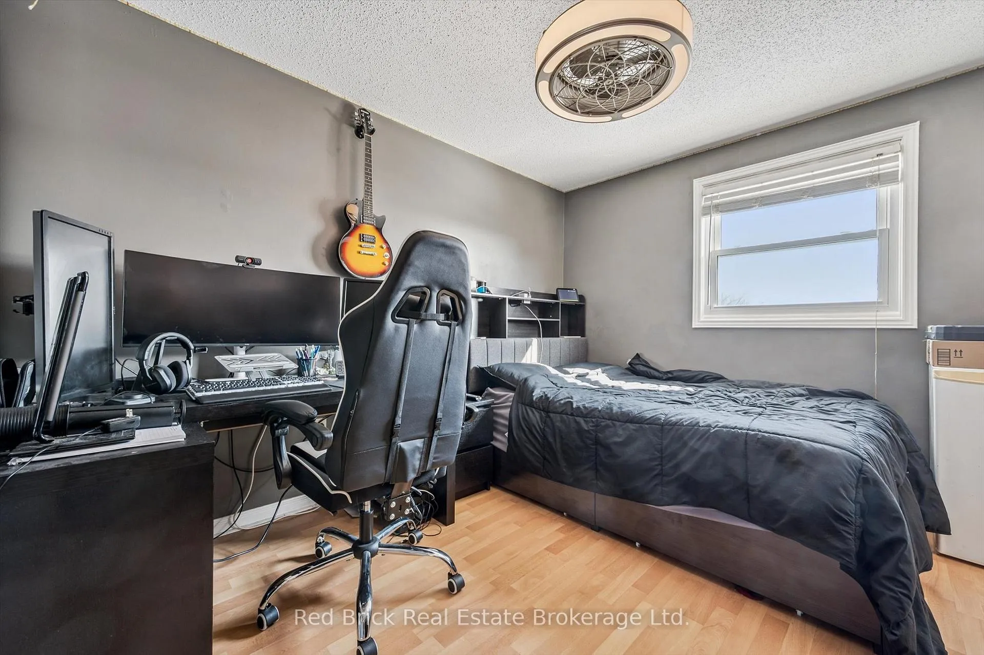 Photo 13 of 11 Moss Place, Guelph, Kortright West — HOMEH