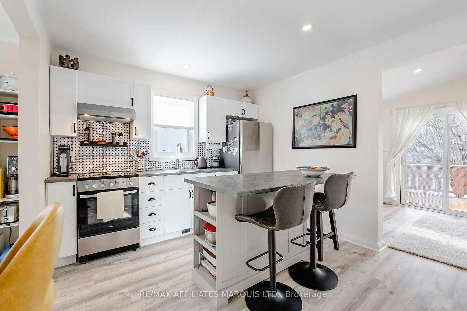 Photo 6 of 1234 Notre Dame Street, Cornwall — HOMEH