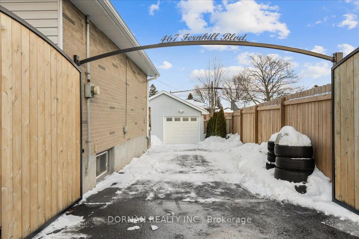 Photo 2 of 467 Fernhill Boulevard, Oshawa, McLaughlin — HOMEH