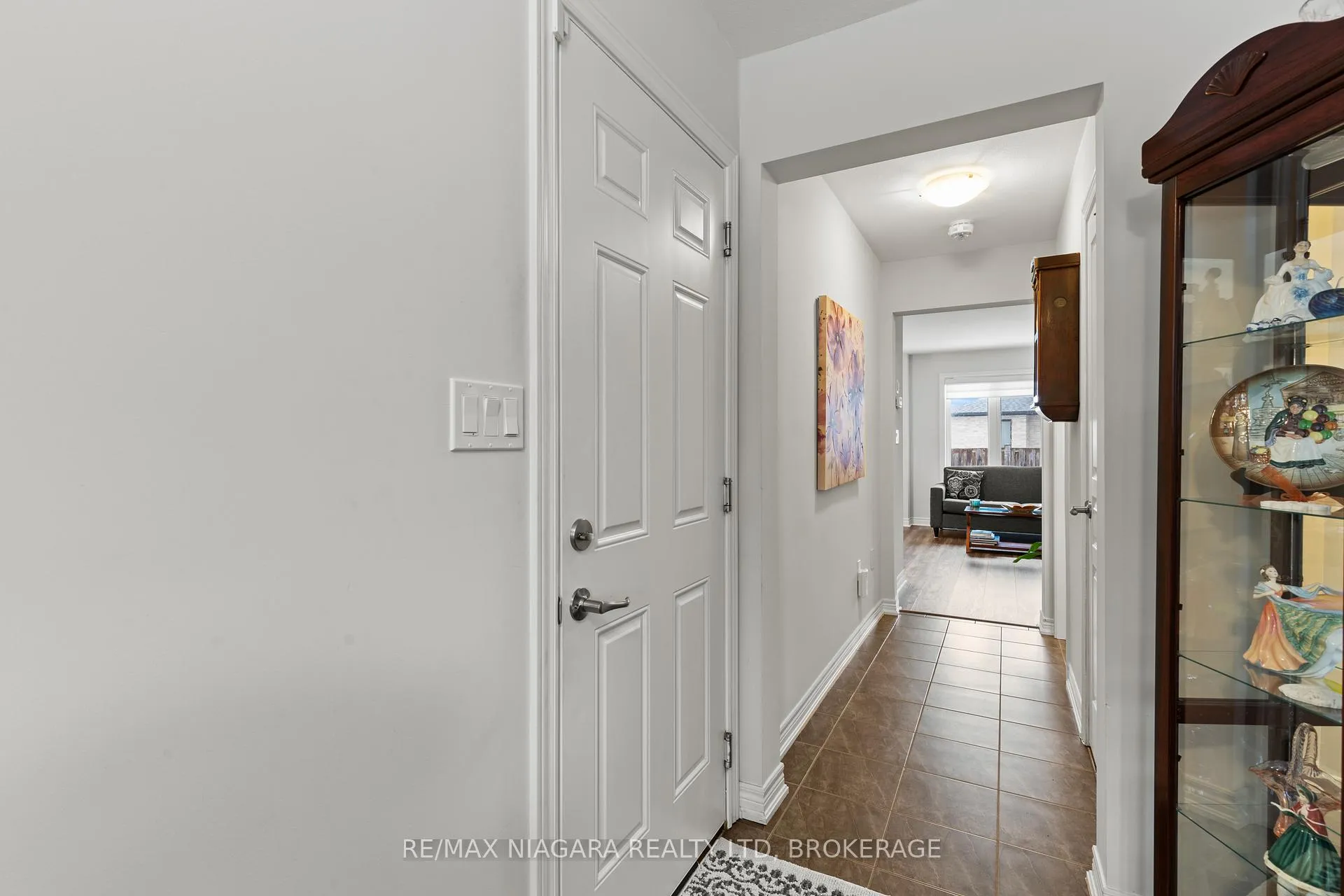 Photo 3 of 7728 Shaw Street, Niagara Falls, Oldfield — HOMEH