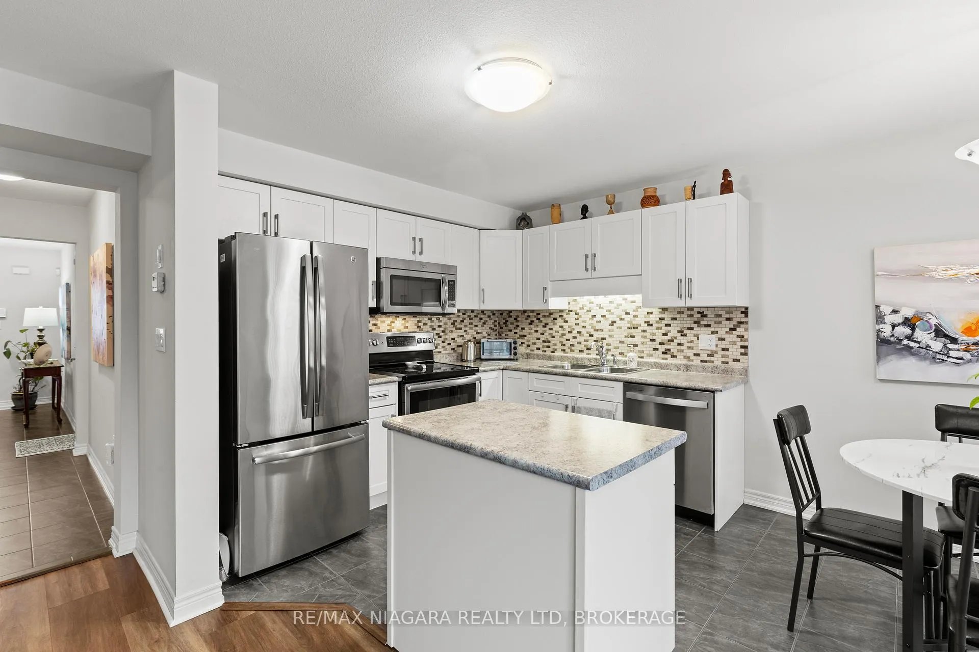 Photo 7 of 7728 Shaw Street, Niagara Falls, Oldfield — HOMEH