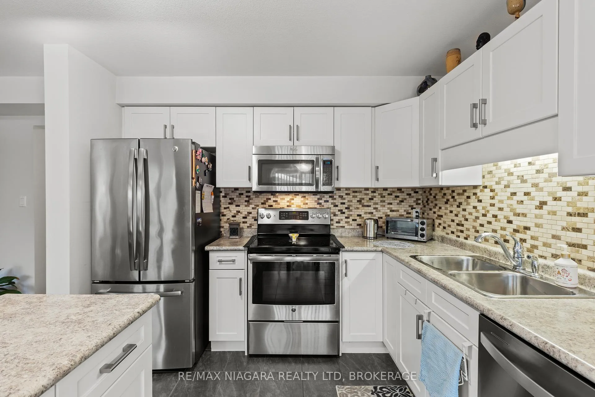 Photo 8 of 7728 Shaw Street, Niagara Falls, Oldfield — HOMEH