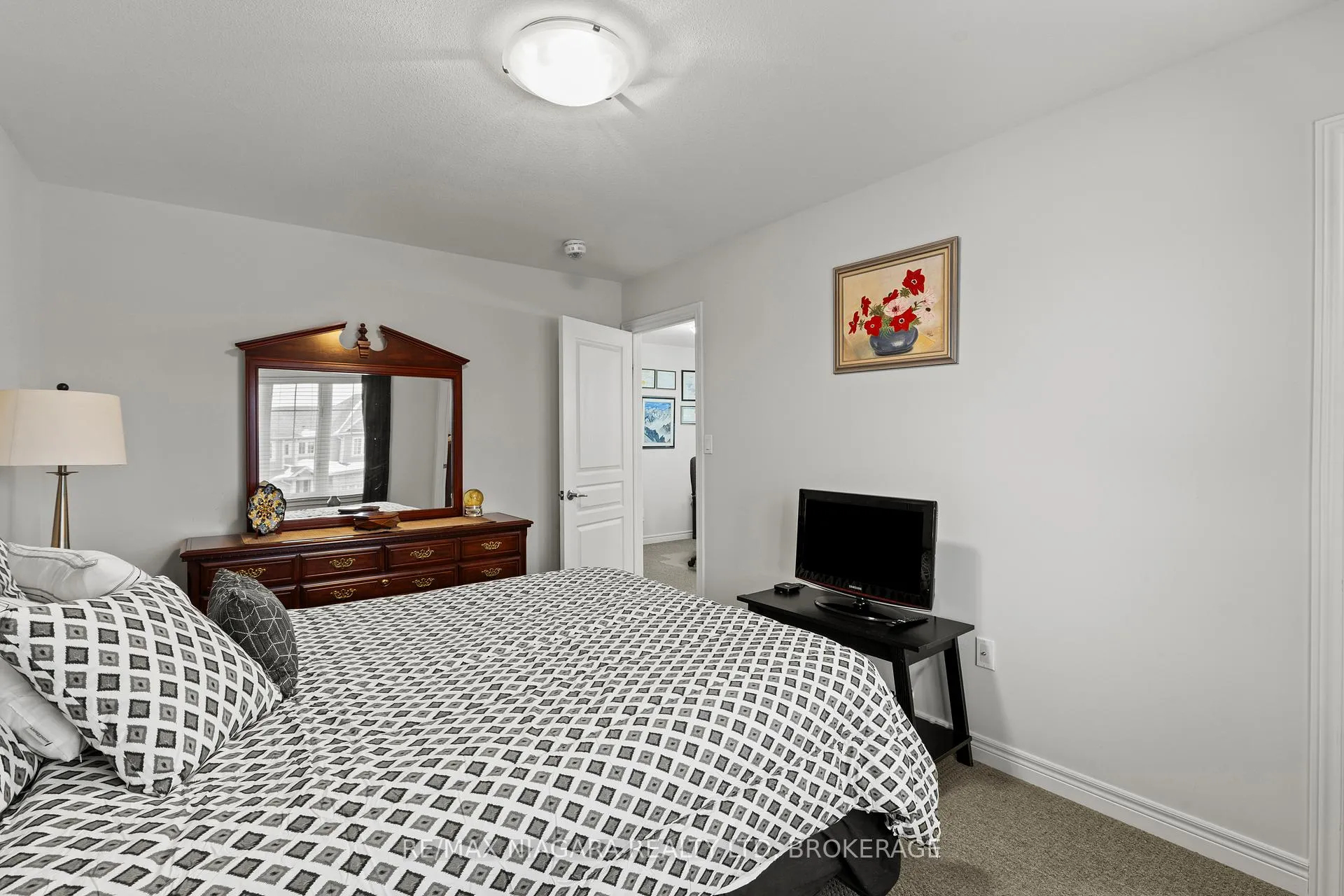 Photo 17 of 7728 Shaw Street, Niagara Falls, Oldfield — HOMEH