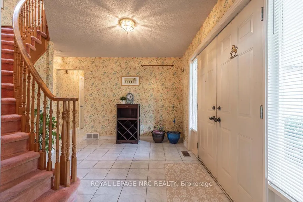 Photo 8 of 83 First Street Louth, St. Catharines, Grapeview — HOMEH