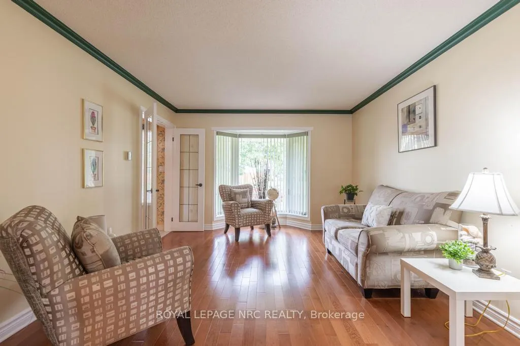 Photo 10 of 83 First Street Louth, St. Catharines, Grapeview — HOMEH