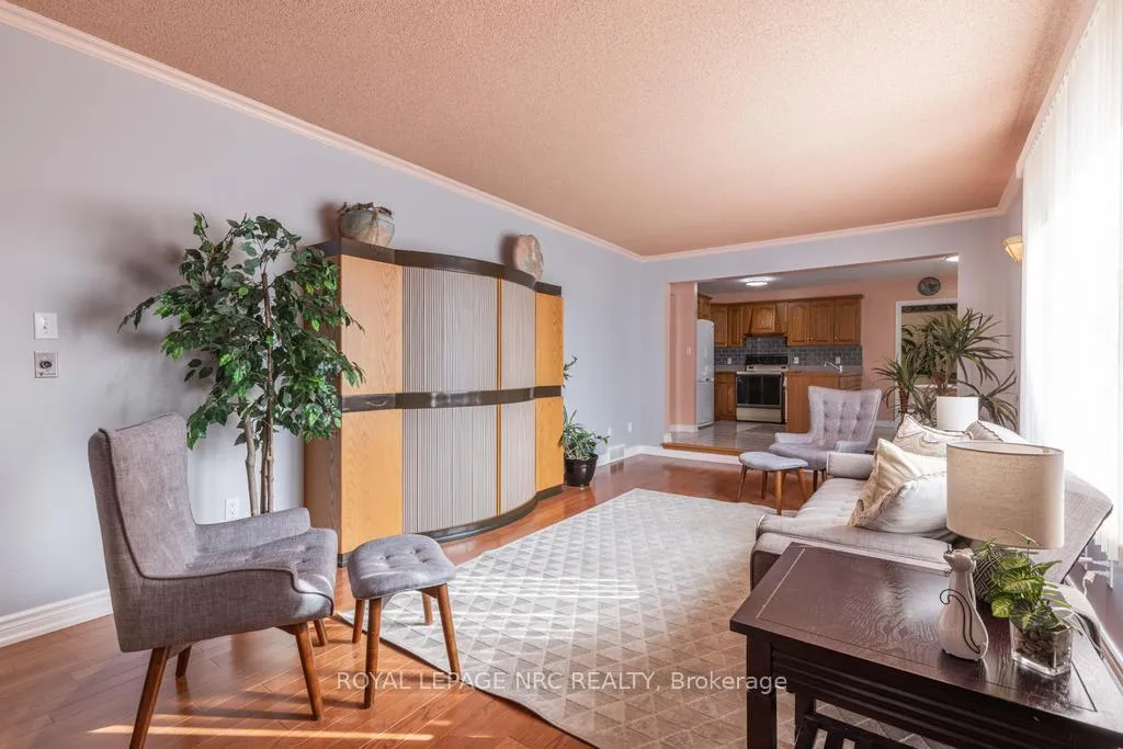 Photo 18 of 83 First Street Louth, St. Catharines, Grapeview — HOMEH