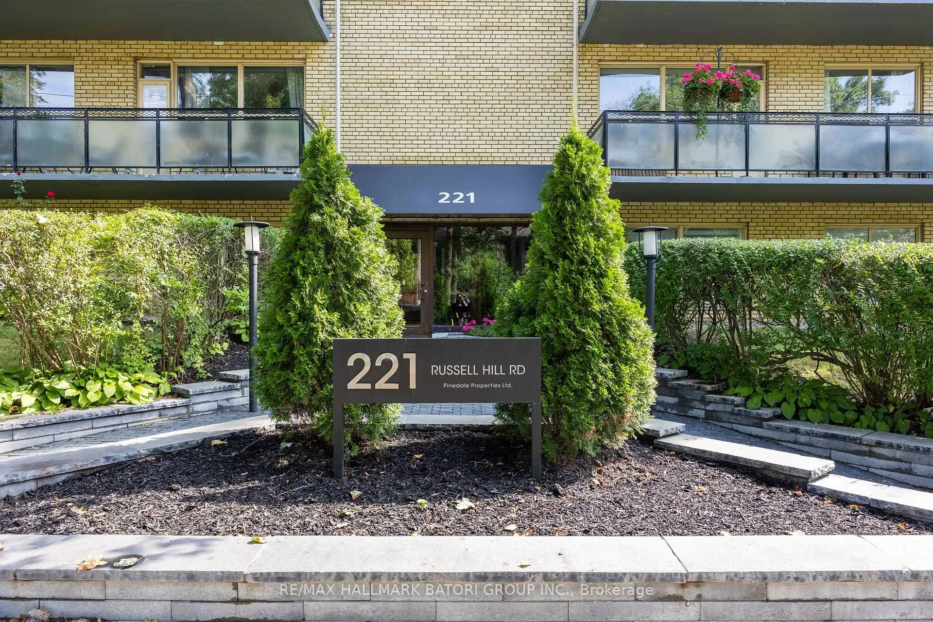 Front of Unit 303, 221 Russell Hill Road