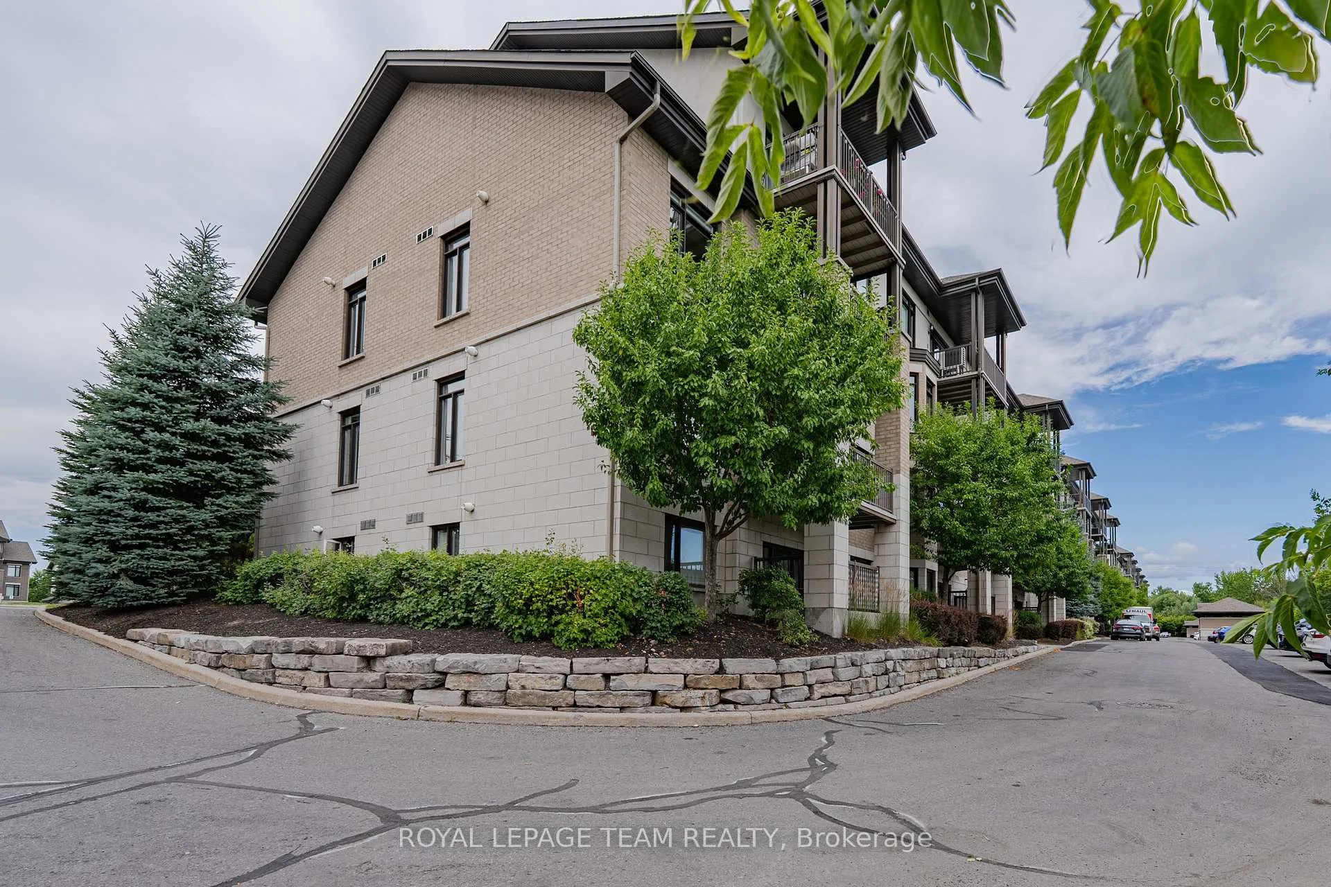 Photo 3 of Unit 304, 805 Beauparc Private, Ottawa, Cyrville — HOMEH