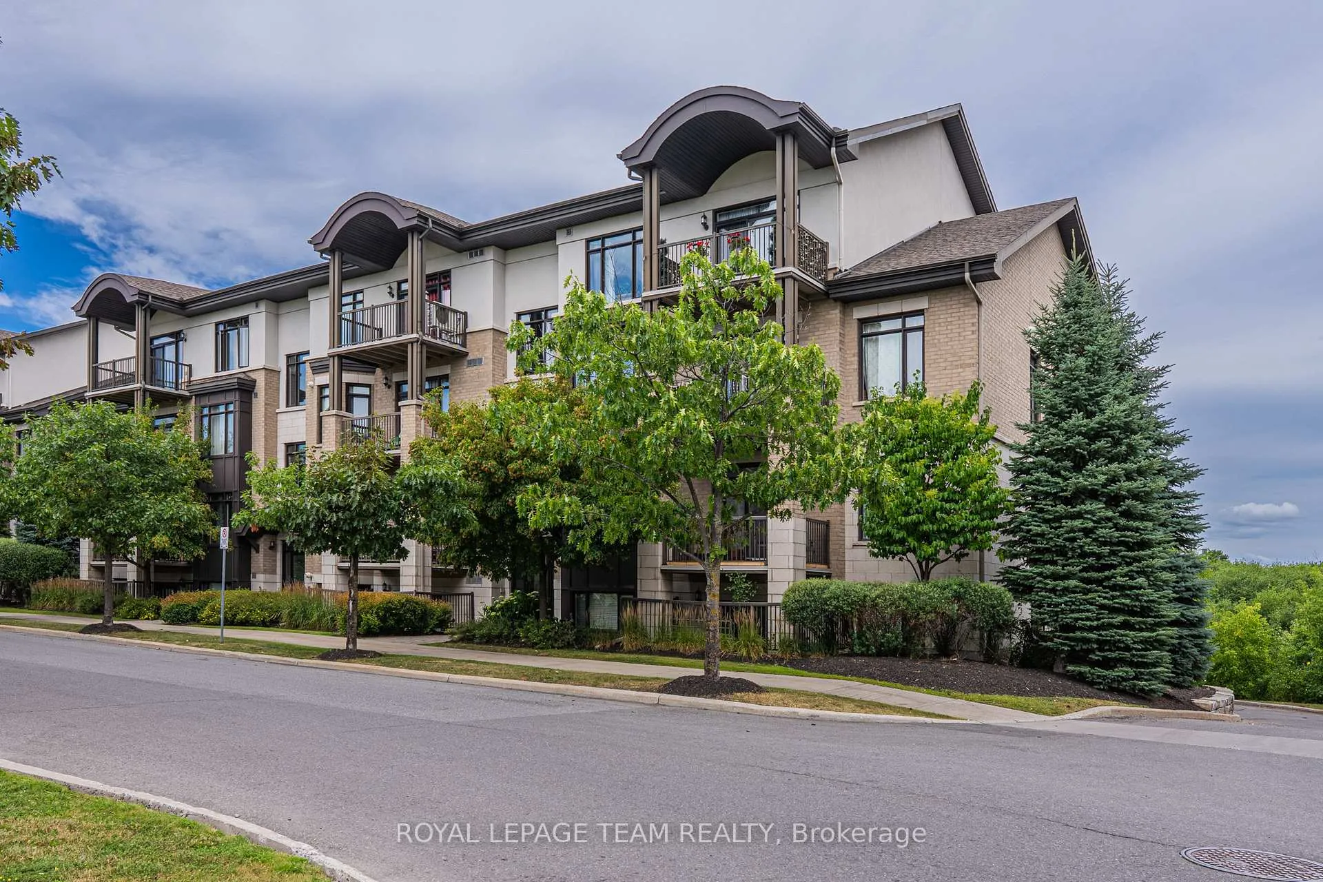 Photo 4 of Unit 304, 805 Beauparc Private, Ottawa, Cyrville — HOMEH