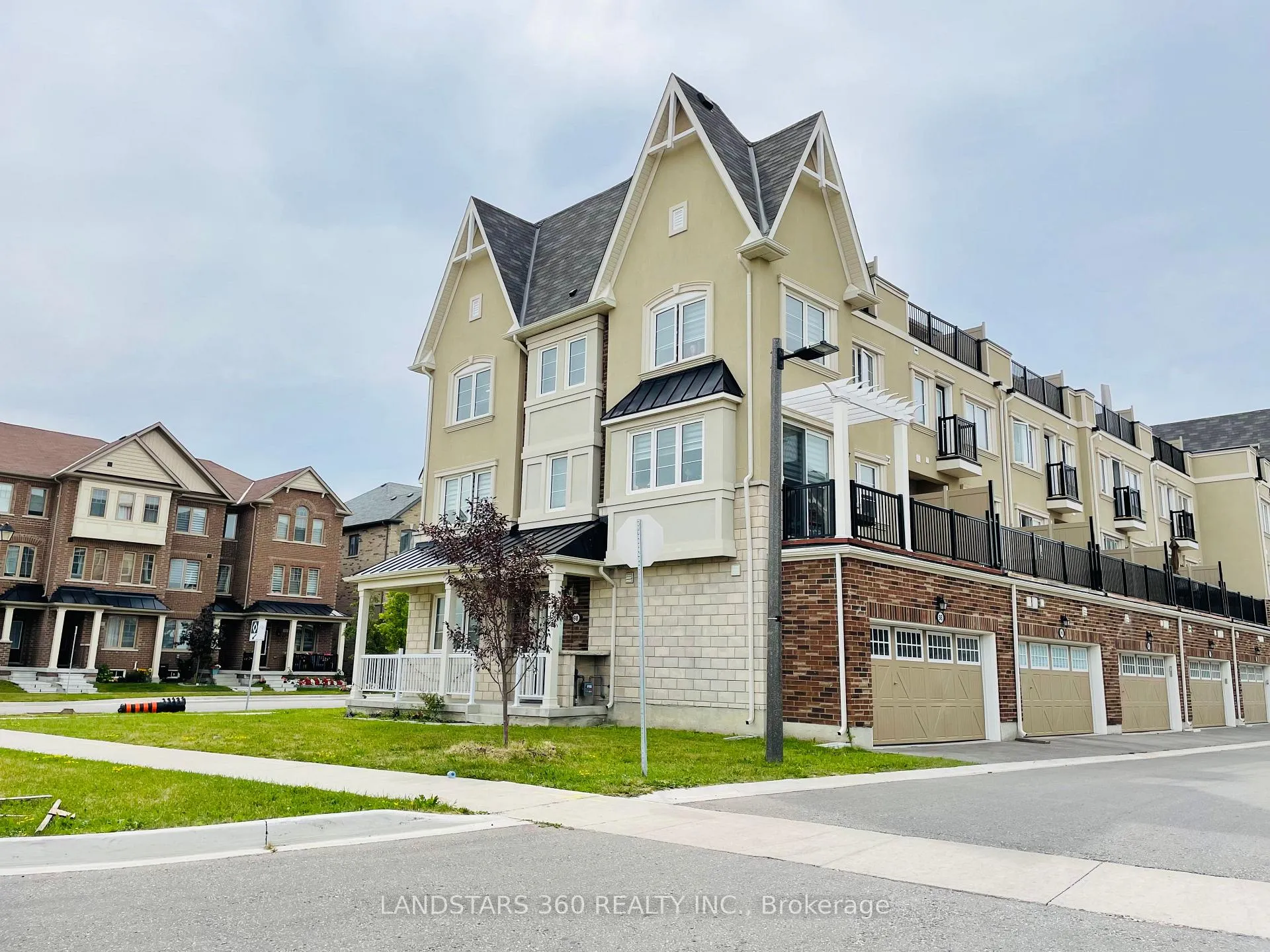 Photo 3 of 98 Cornell Centre Boulevard, Markham, Cornell — HOMEH