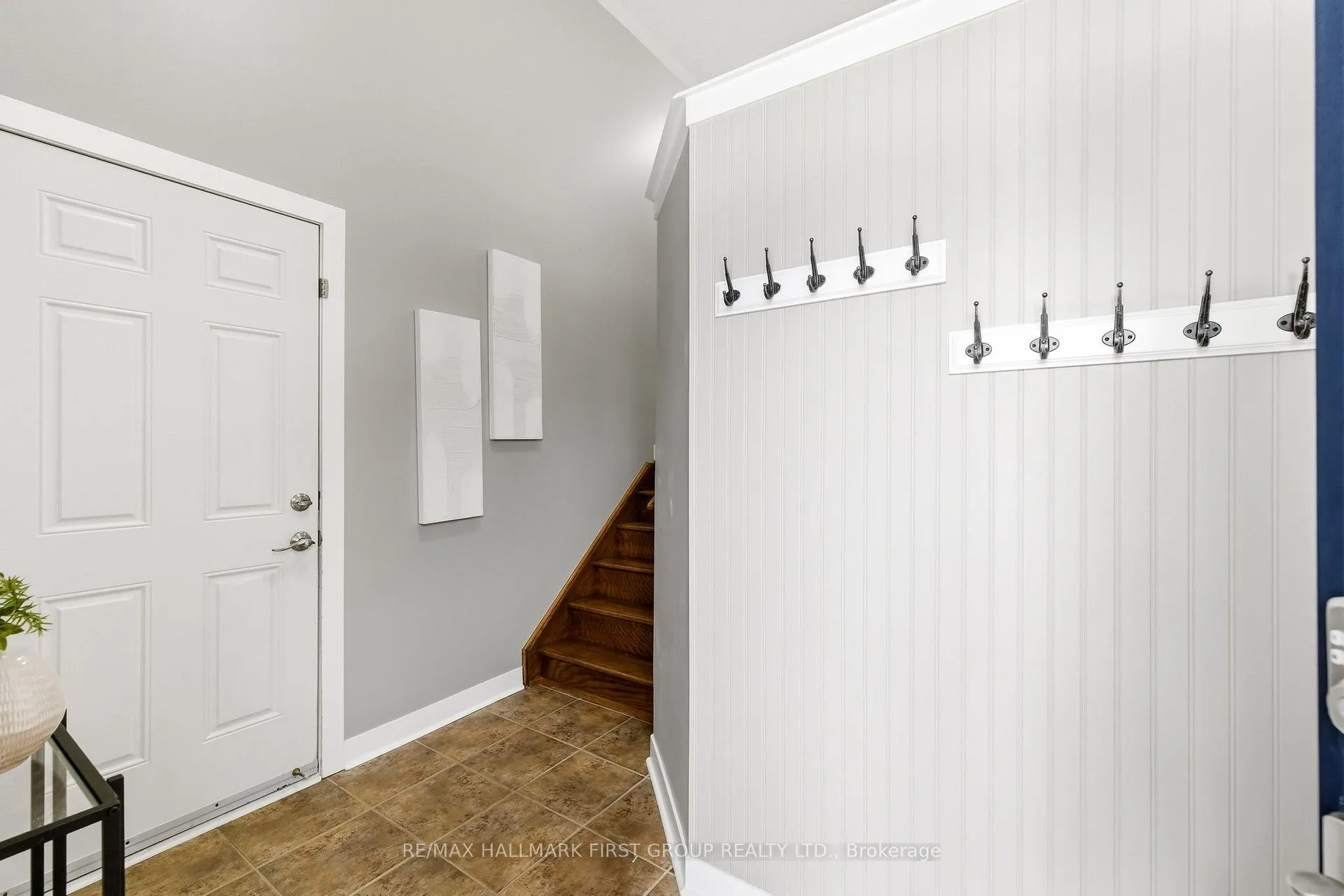 Photo 5 of 27 Keeler Crescent, Clarington, Bowmanville — HOMEH