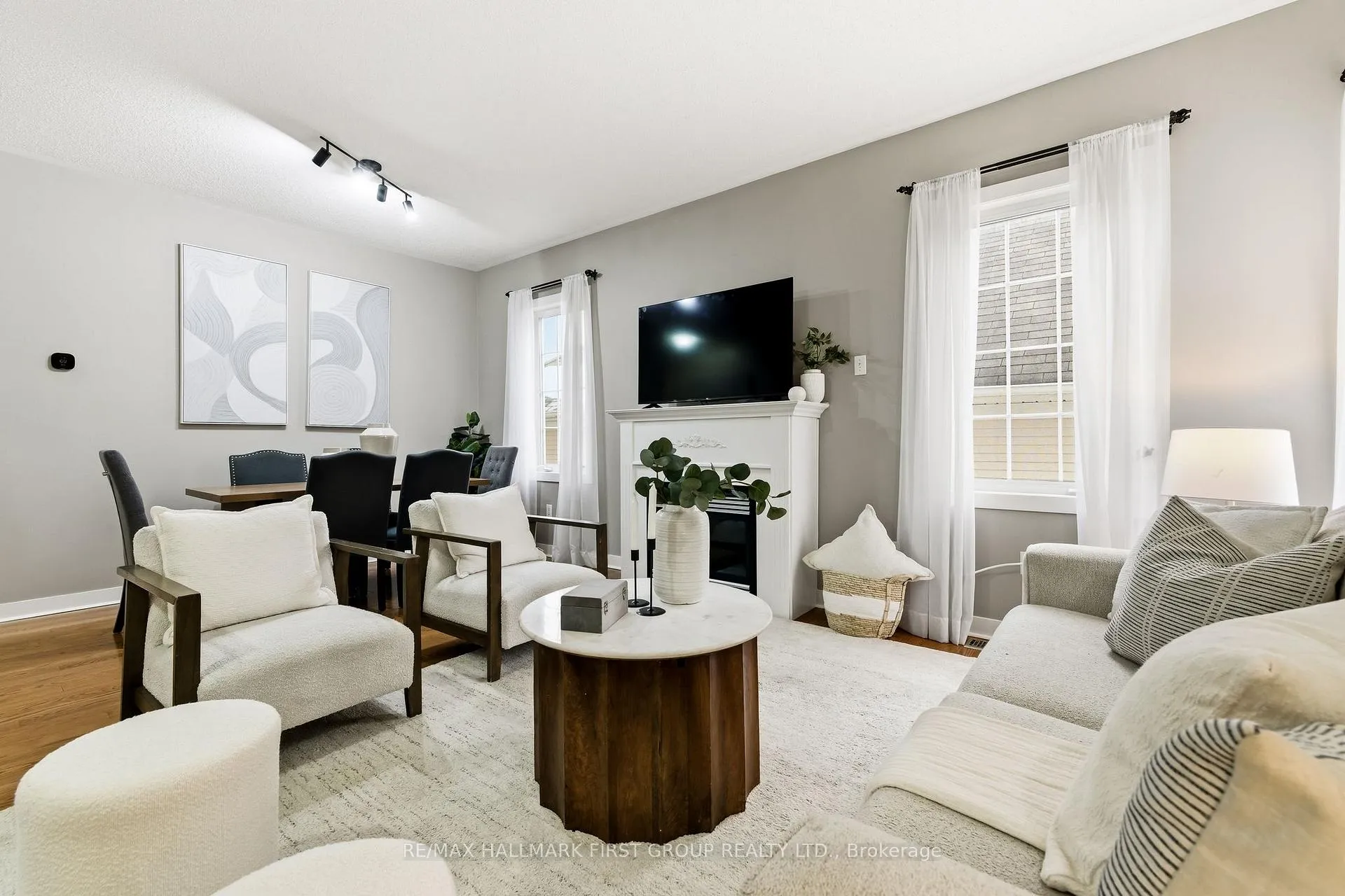 Photo 9 of 27 Keeler Crescent, Clarington, Bowmanville — HOMEH