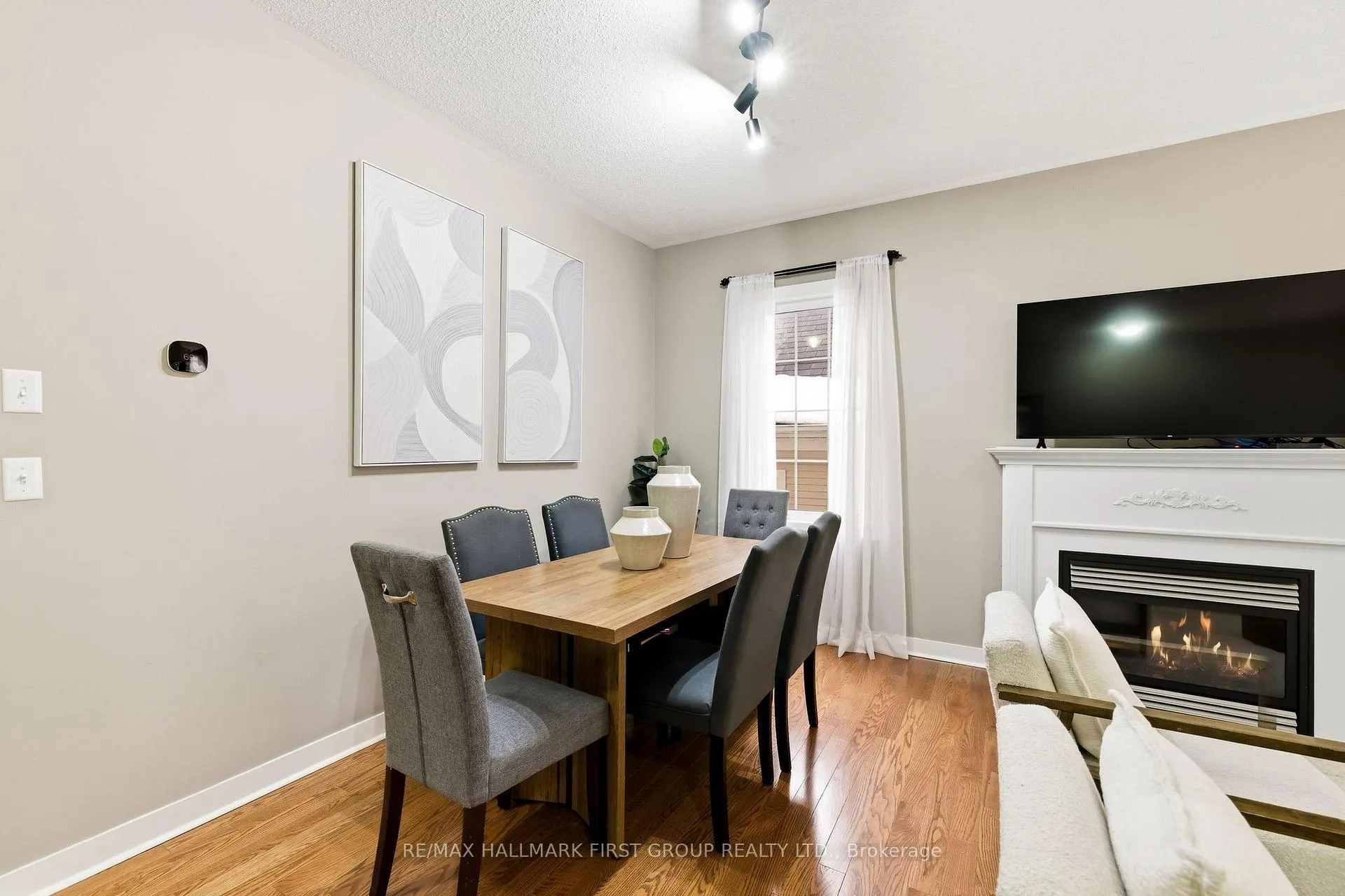 Photo 10 of 27 Keeler Crescent, Clarington, Bowmanville — HOMEH
