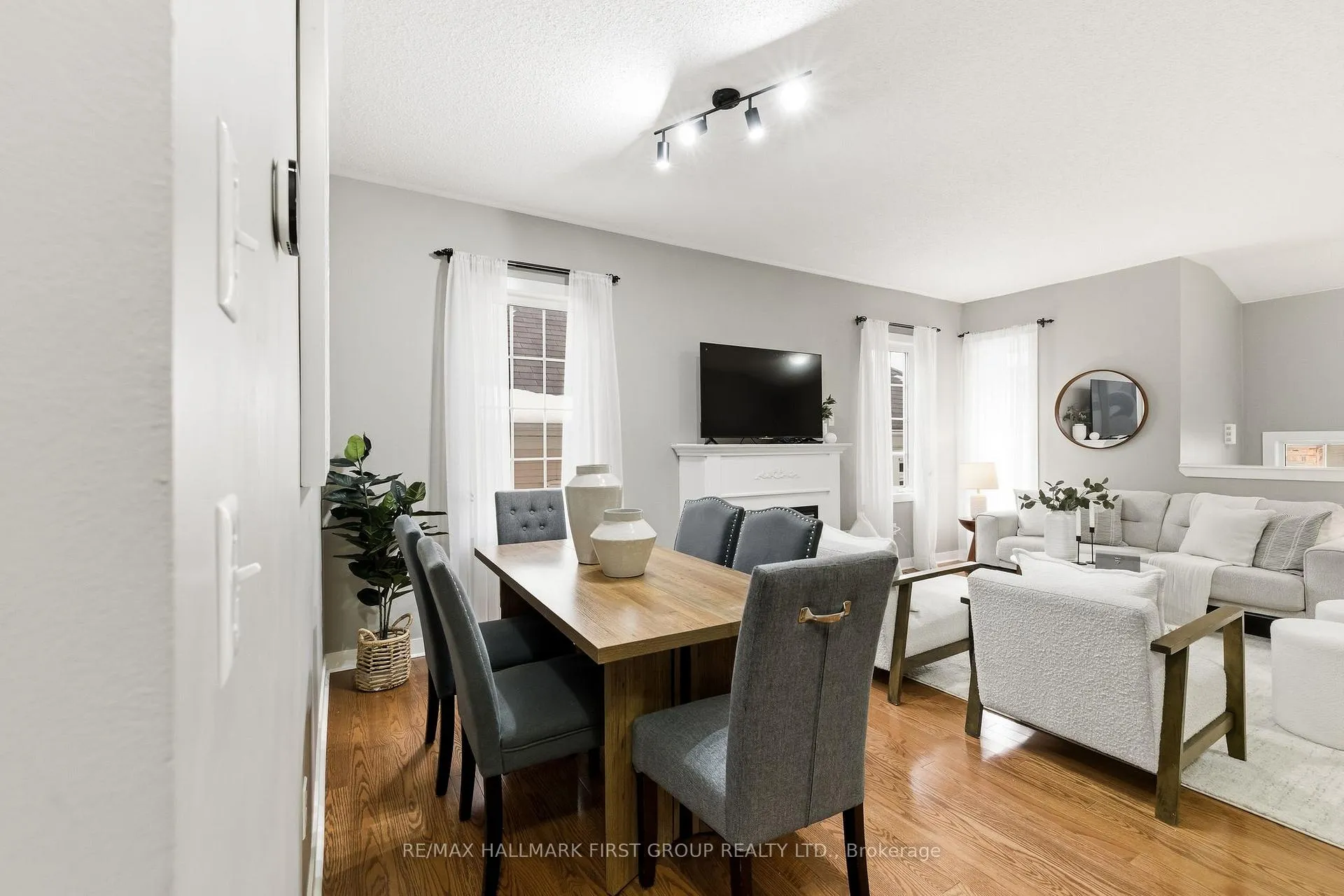 Photo 11 of 27 Keeler Crescent, Clarington, Bowmanville — HOMEH