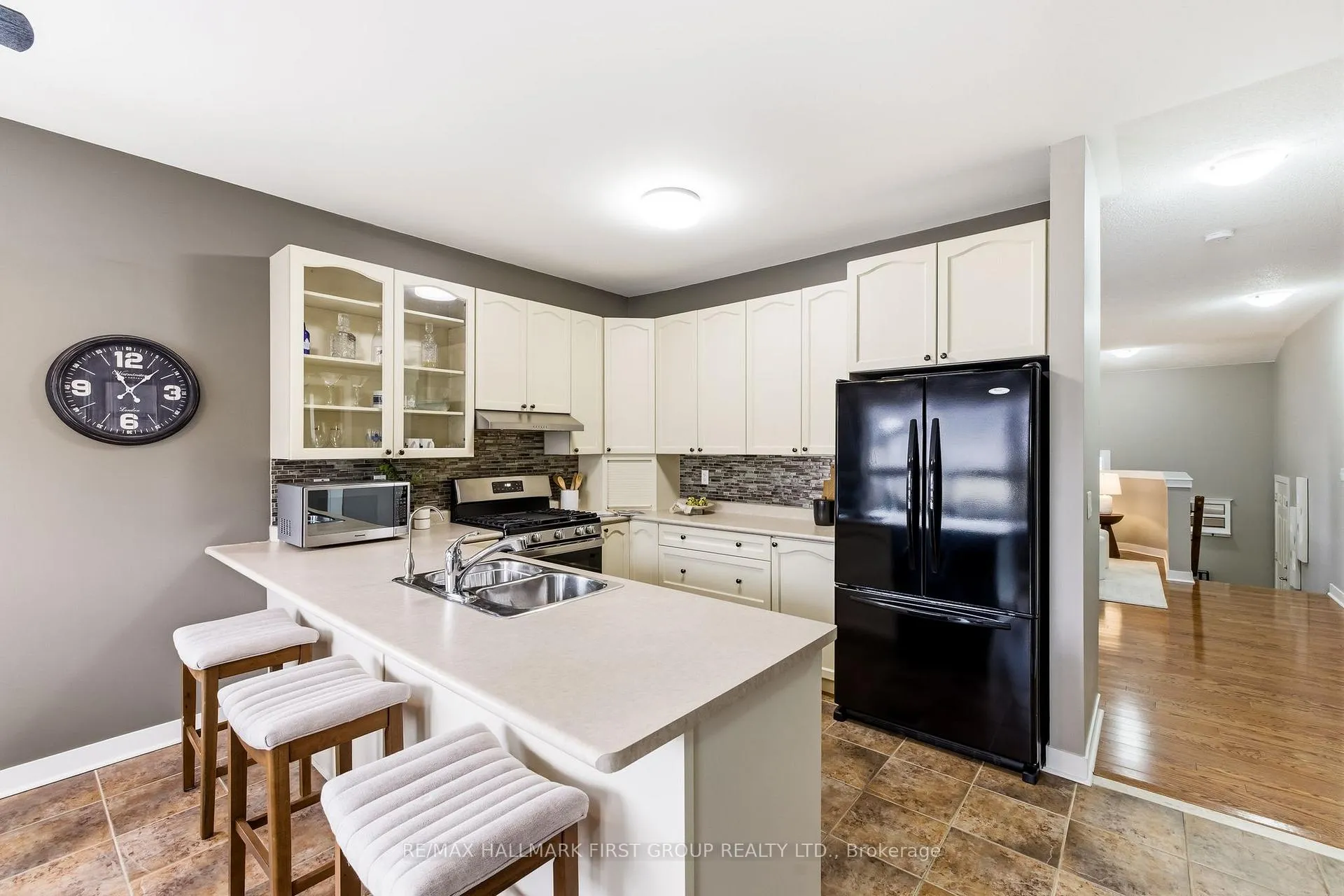 Photo 13 of 27 Keeler Crescent, Clarington, Bowmanville — HOMEH