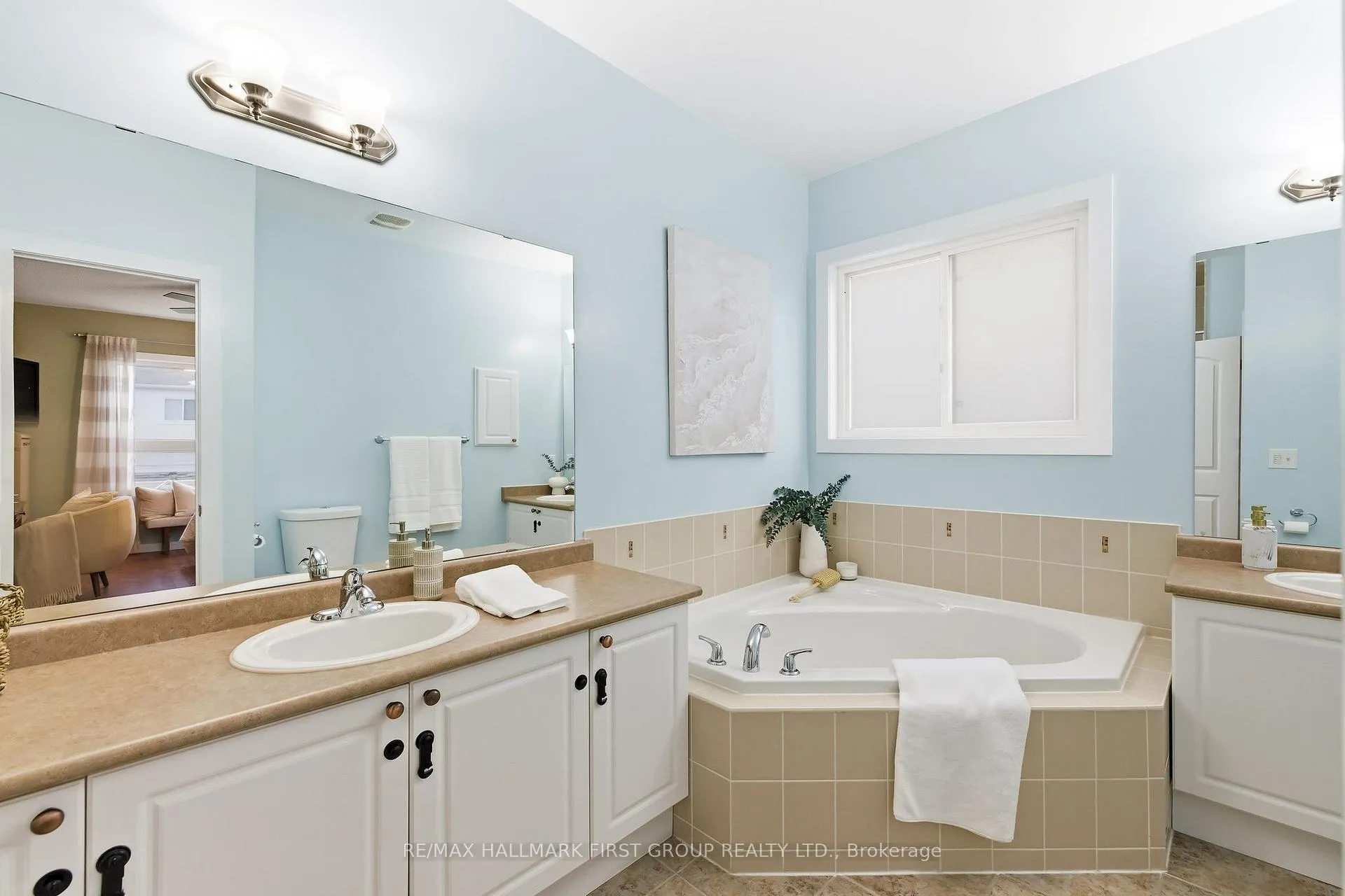 Photo 19 of 27 Keeler Crescent, Clarington, Bowmanville — HOMEH