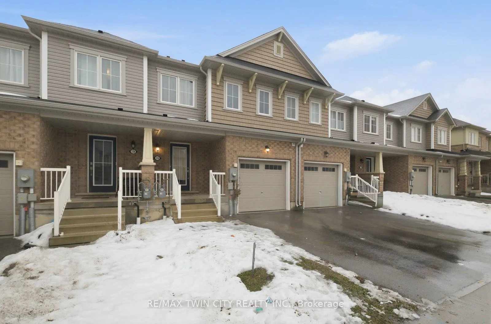 Photo 3 of 126 Munro Circle, Brantford, Empire South — HOMEH