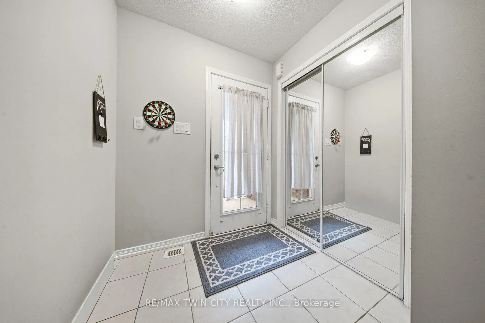Photo 5 of 126 Munro Circle, Brantford, Empire South — HOMEH