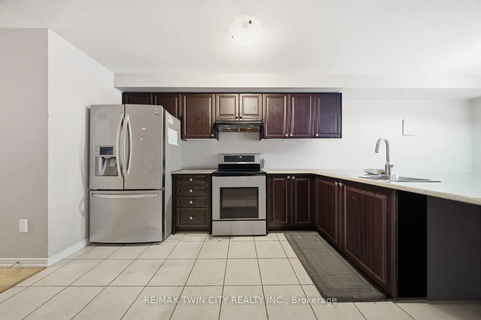 Photo 8 of 126 Munro Circle, Brantford, Empire South — HOMEH