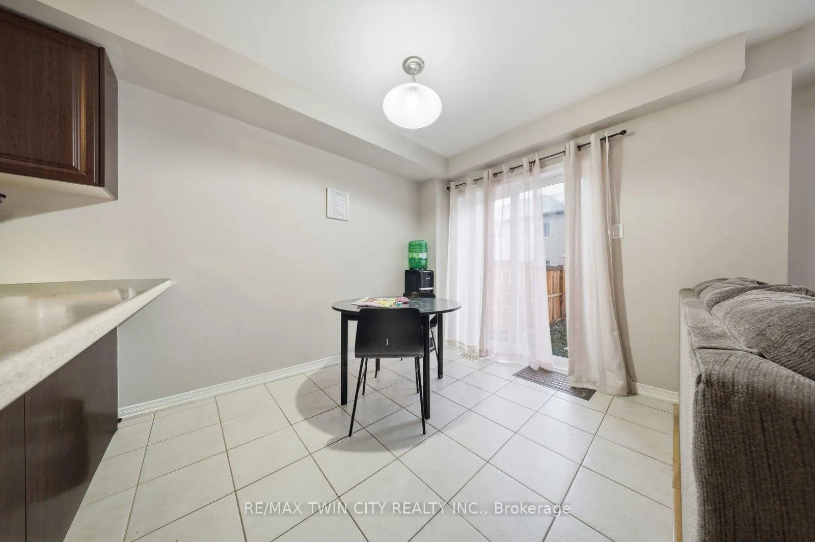 Photo 10 of 126 Munro Circle, Brantford, Empire South — HOMEH