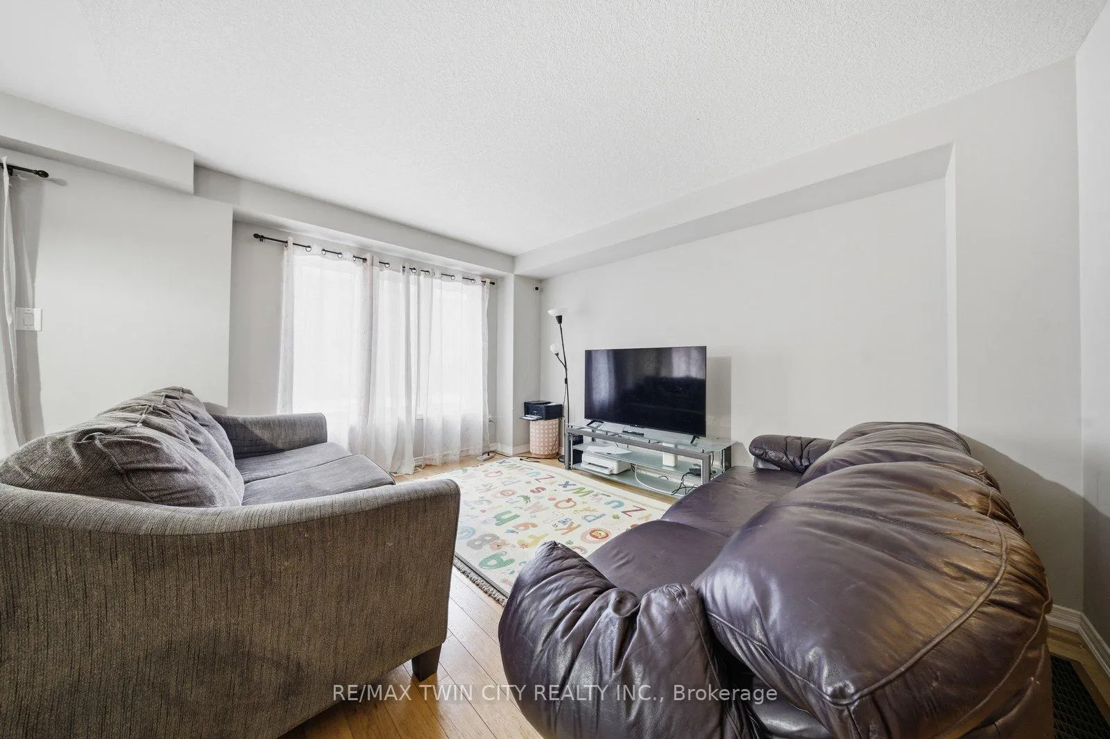 Photo 11 of 126 Munro Circle, Brantford, Empire South — HOMEH