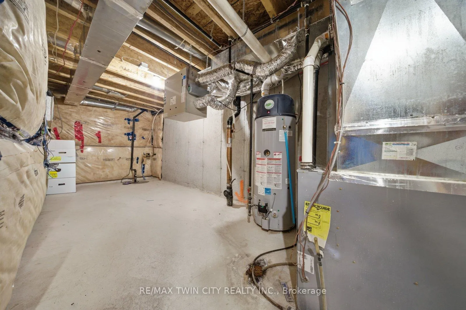 Photo 14 of 126 Munro Circle, Brantford, Empire South — HOMEH