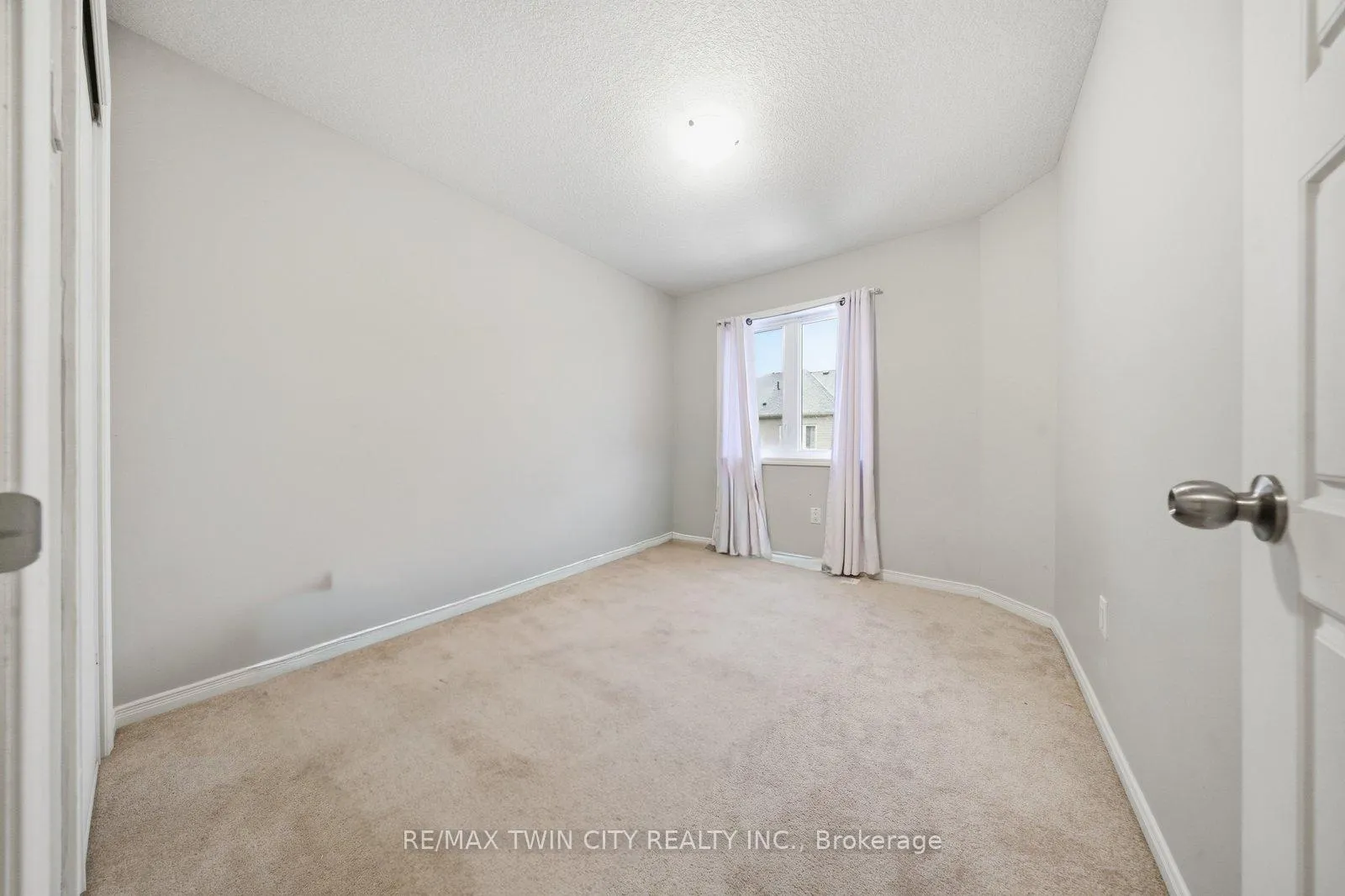 Photo 19 of 126 Munro Circle, Brantford, Empire South — HOMEH