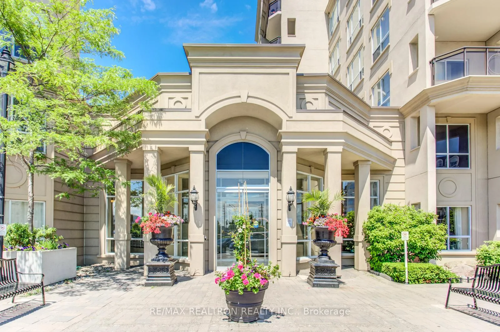 Photo 2 of Unit 710, 8 Maison Parc Court, Vaughan, Lakeview Estates — HOMEH