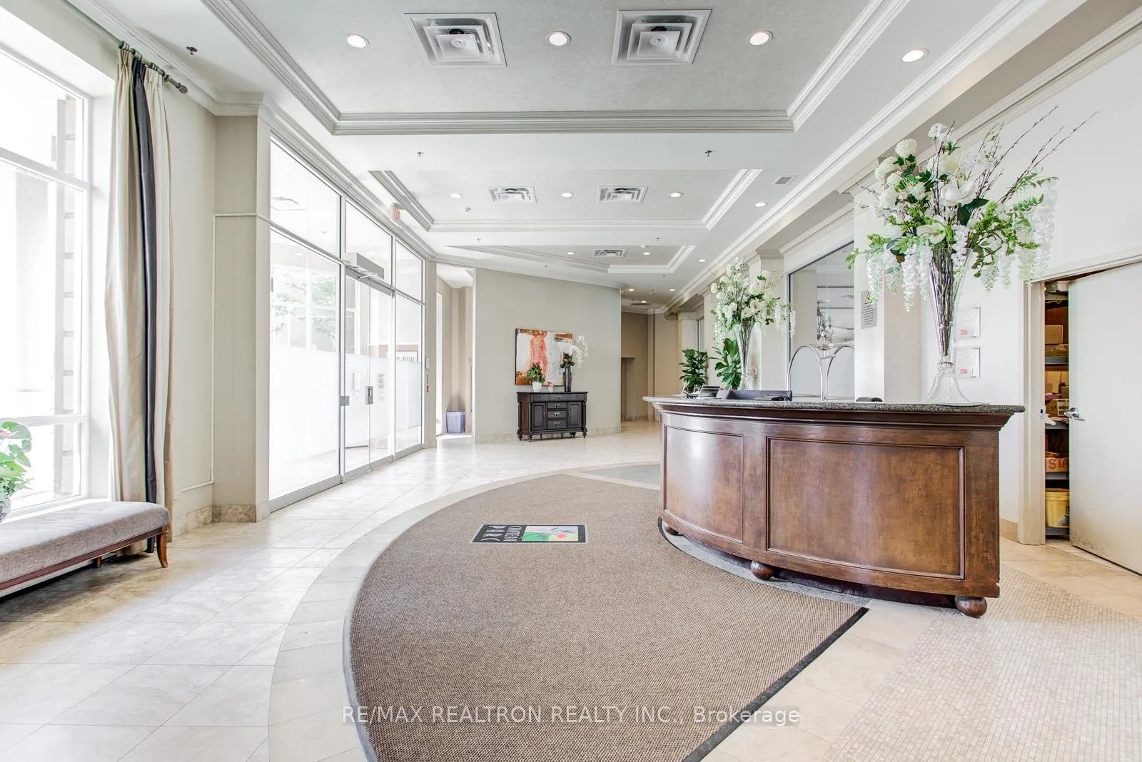 Photo 3 of Unit 710, 8 Maison Parc Court, Vaughan, Lakeview Estates — HOMEH