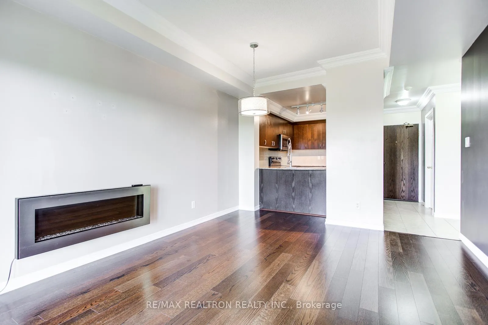 Photo 4 of Unit 710, 8 Maison Parc Court, Vaughan, Lakeview Estates — HOMEH