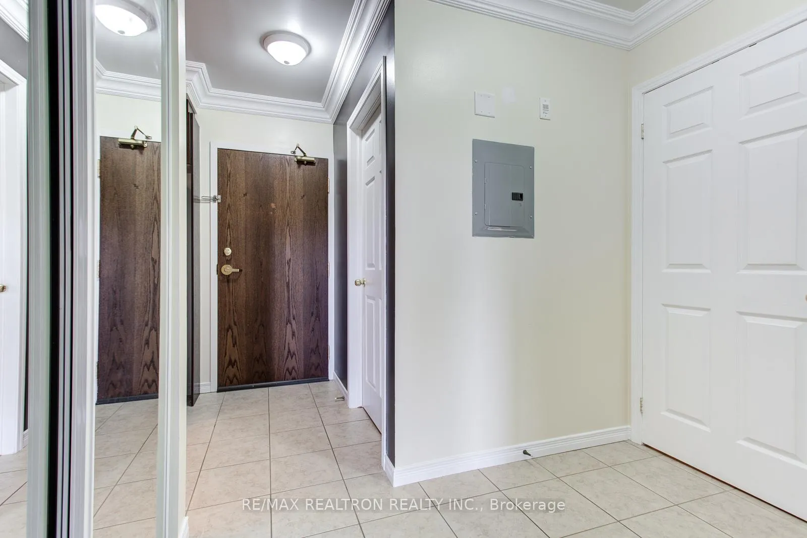 Photo 6 of Unit 710, 8 Maison Parc Court, Vaughan, Lakeview Estates — HOMEH