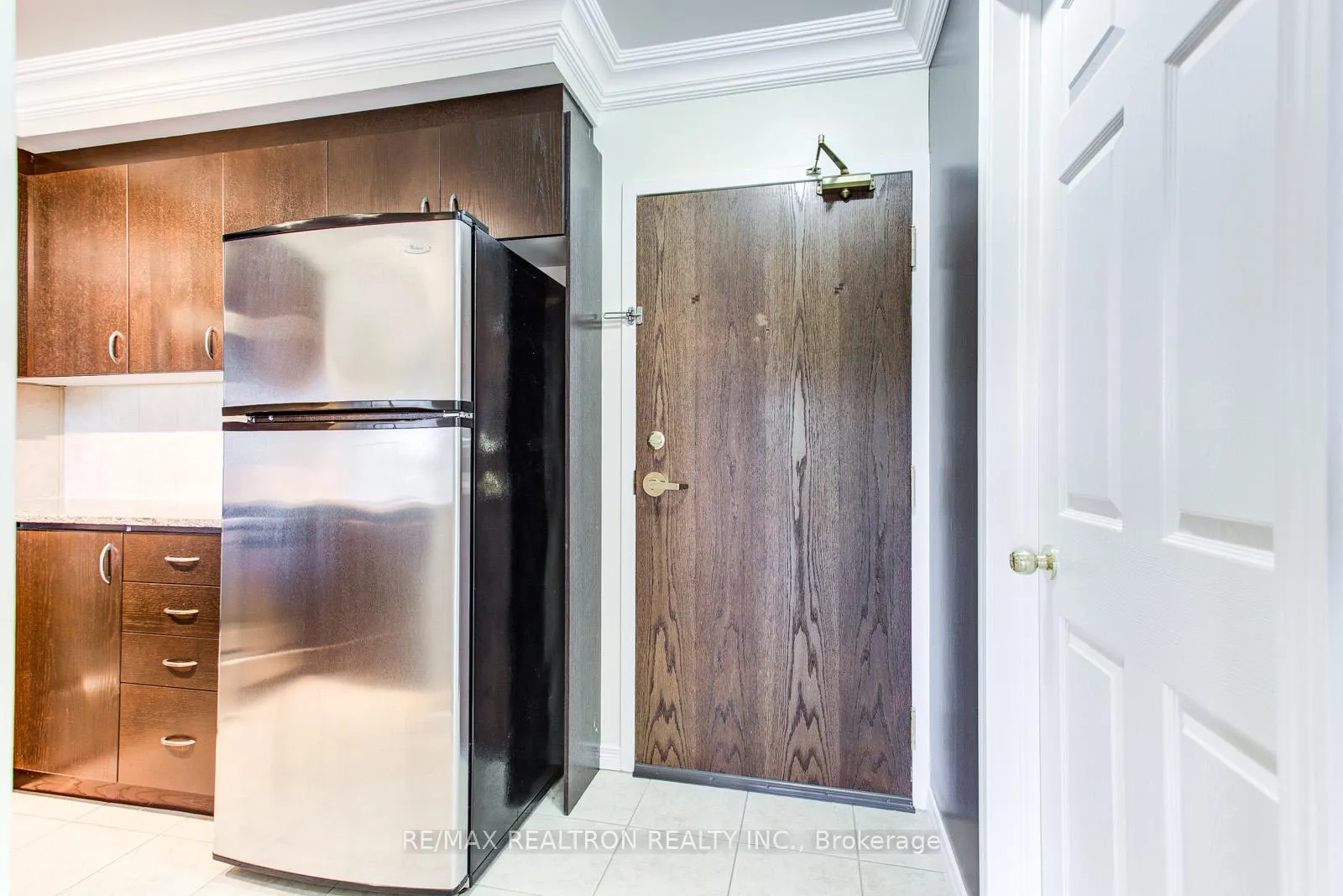 Photo 8 of Unit 710, 8 Maison Parc Court, Vaughan, Lakeview Estates — HOMEH
