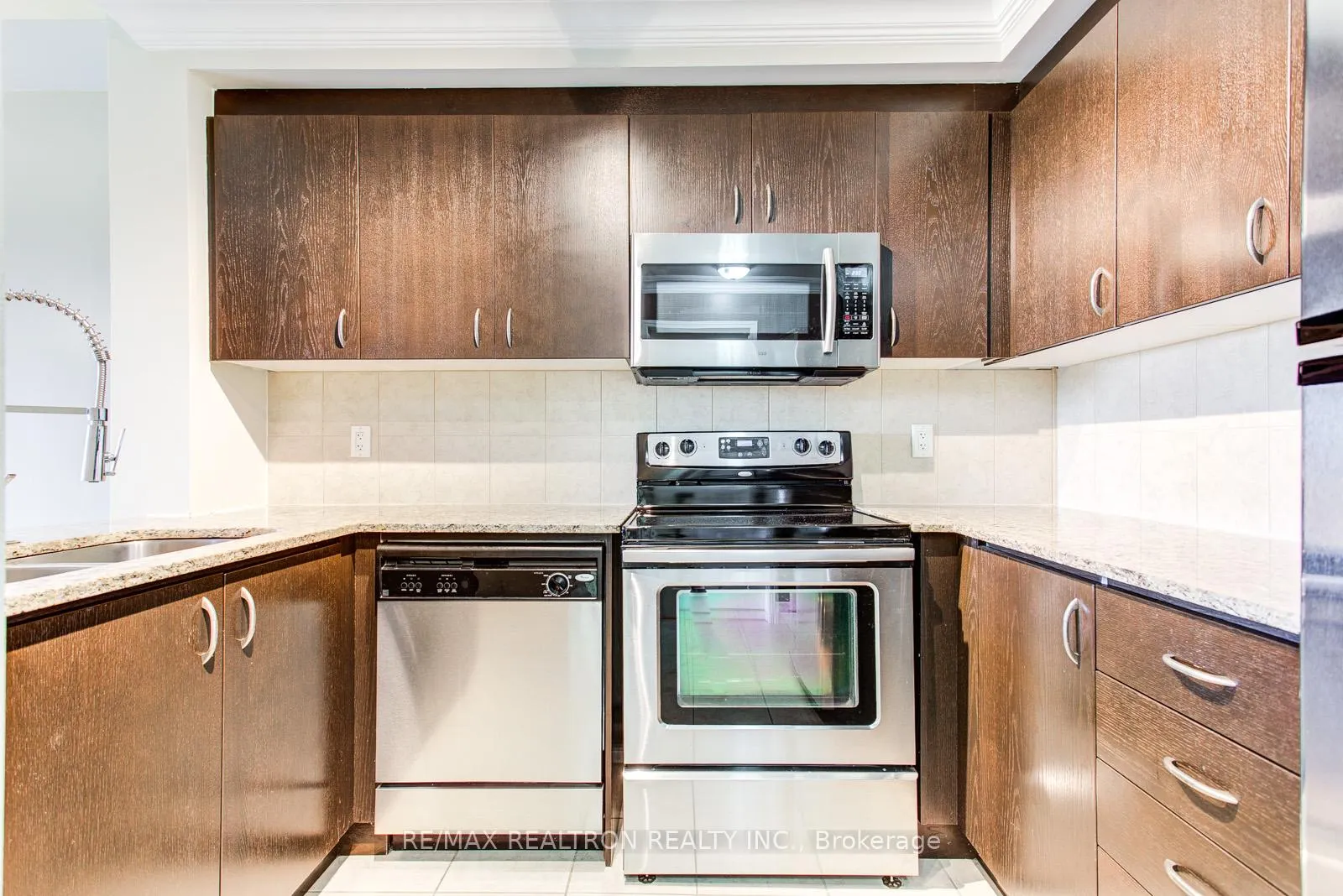 Photo 9 of Unit 710, 8 Maison Parc Court, Vaughan, Lakeview Estates — HOMEH
