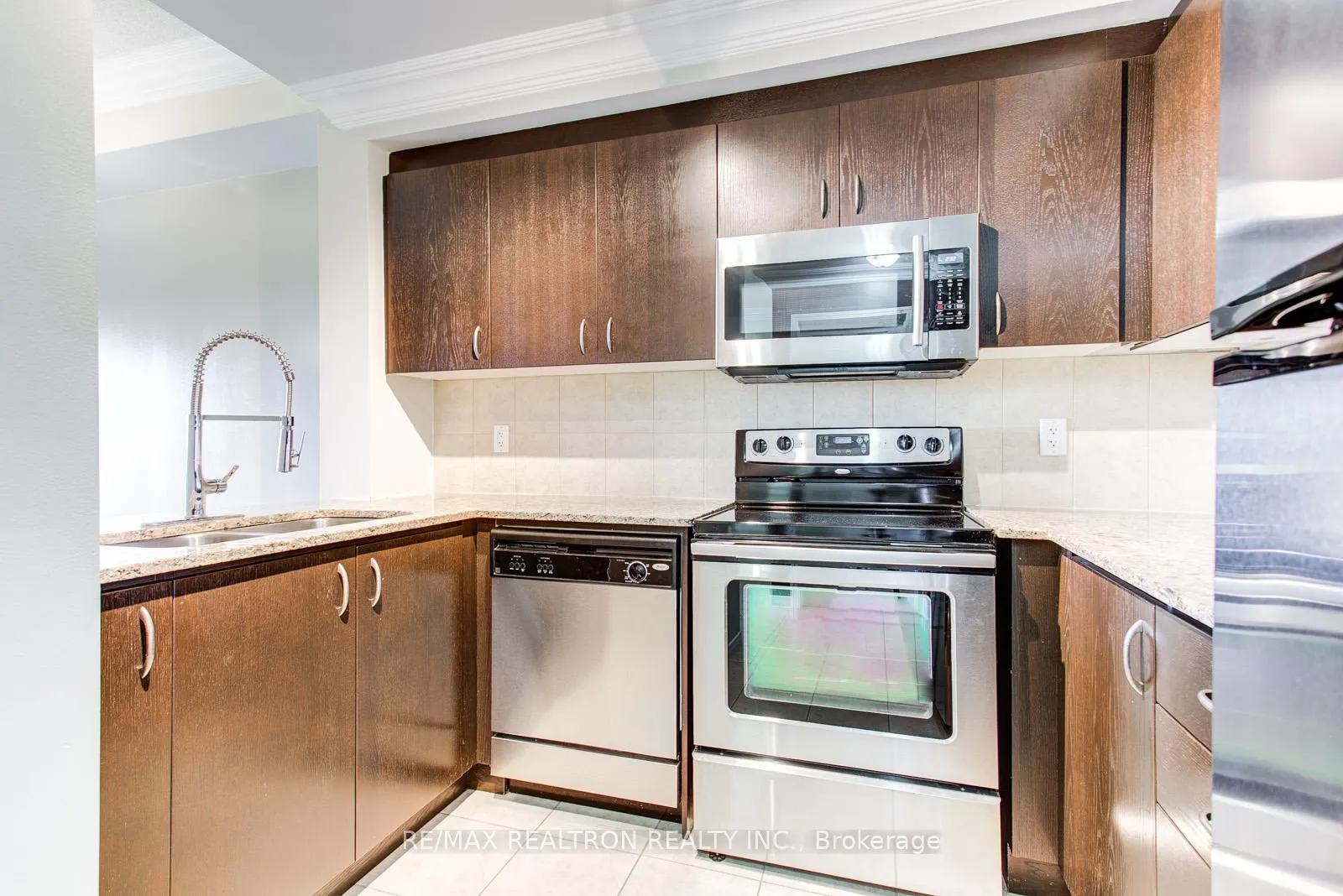 Photo 10 of Unit 710, 8 Maison Parc Court, Vaughan, Lakeview Estates — HOMEH