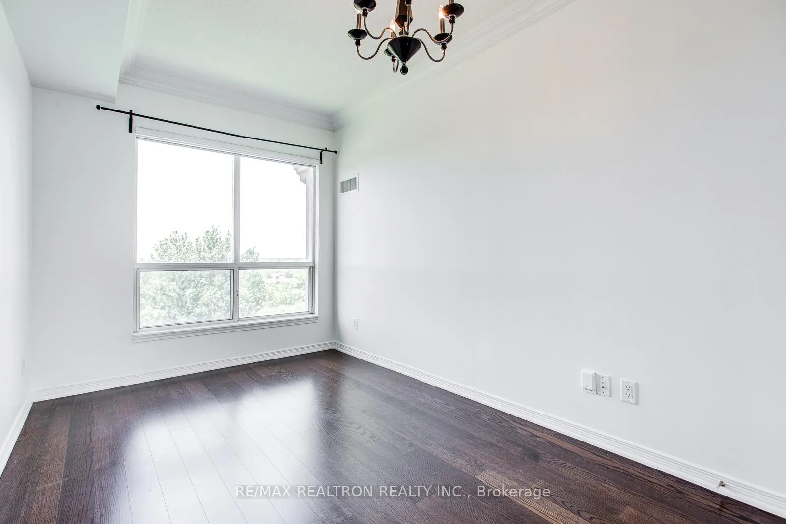 Photo 13 of Unit 710, 8 Maison Parc Court, Vaughan, Lakeview Estates — HOMEH