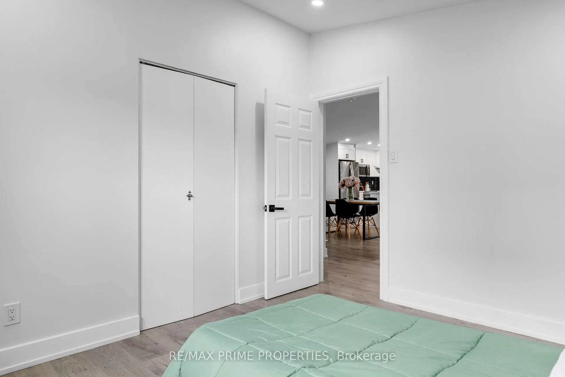 Photo 17 of 1035 Connery Avenue, Ottawa, Elmvale Acres/Urbandale — HOMEH