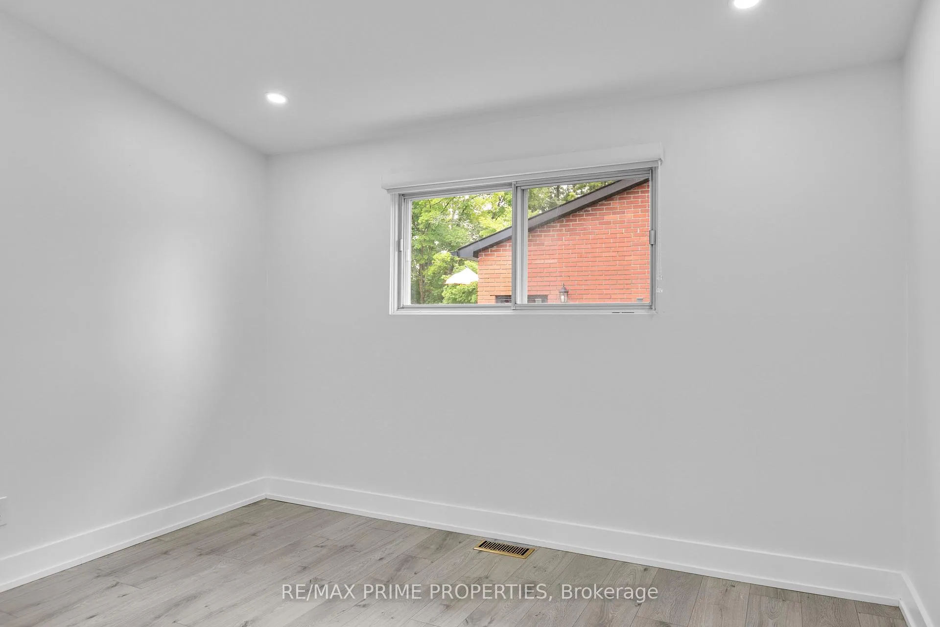 Photo 19 of 1035 Connery Avenue, Ottawa, Elmvale Acres/Urbandale — HOMEH